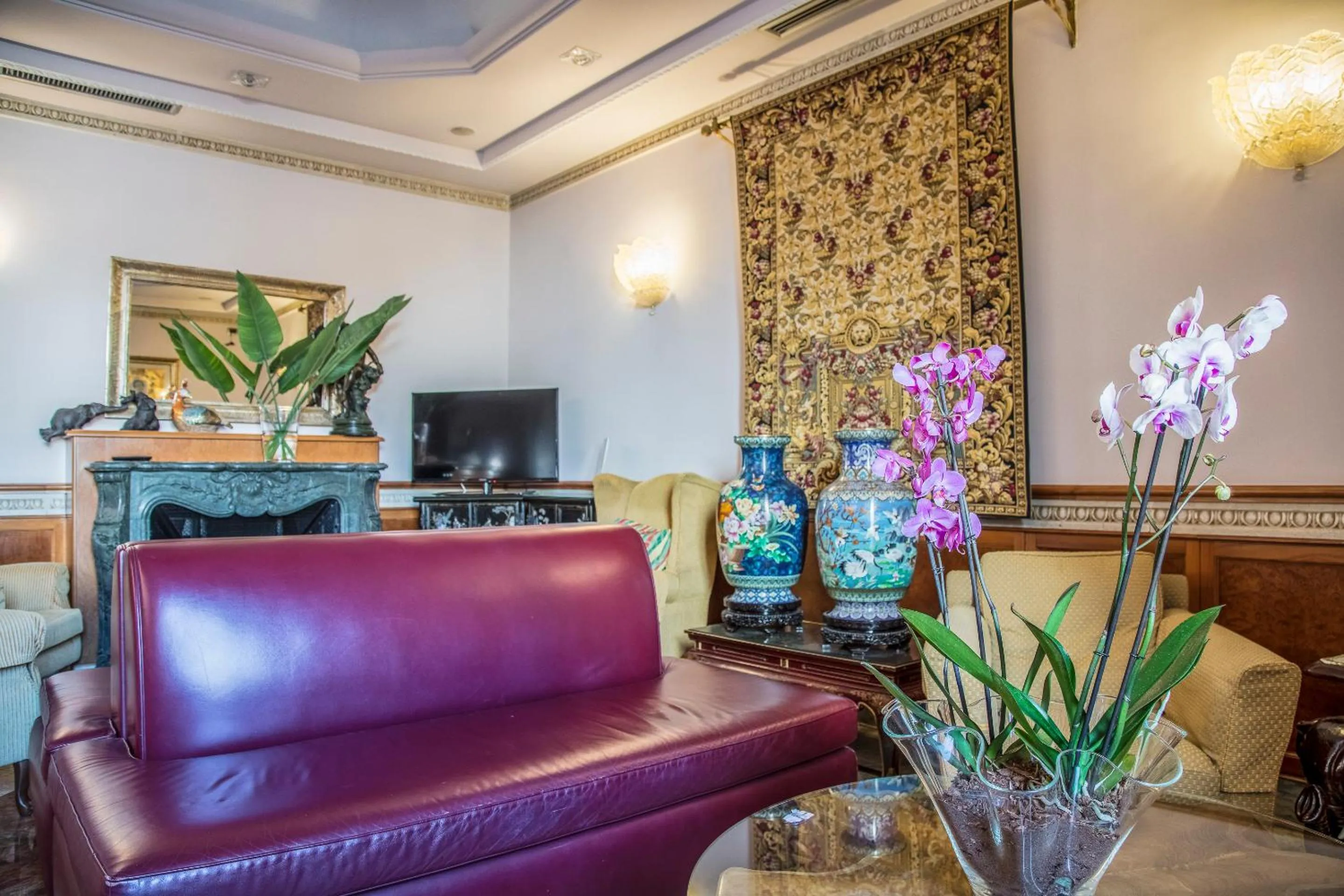 Communal lounge/ TV room in Hotel Giolli Nazionale