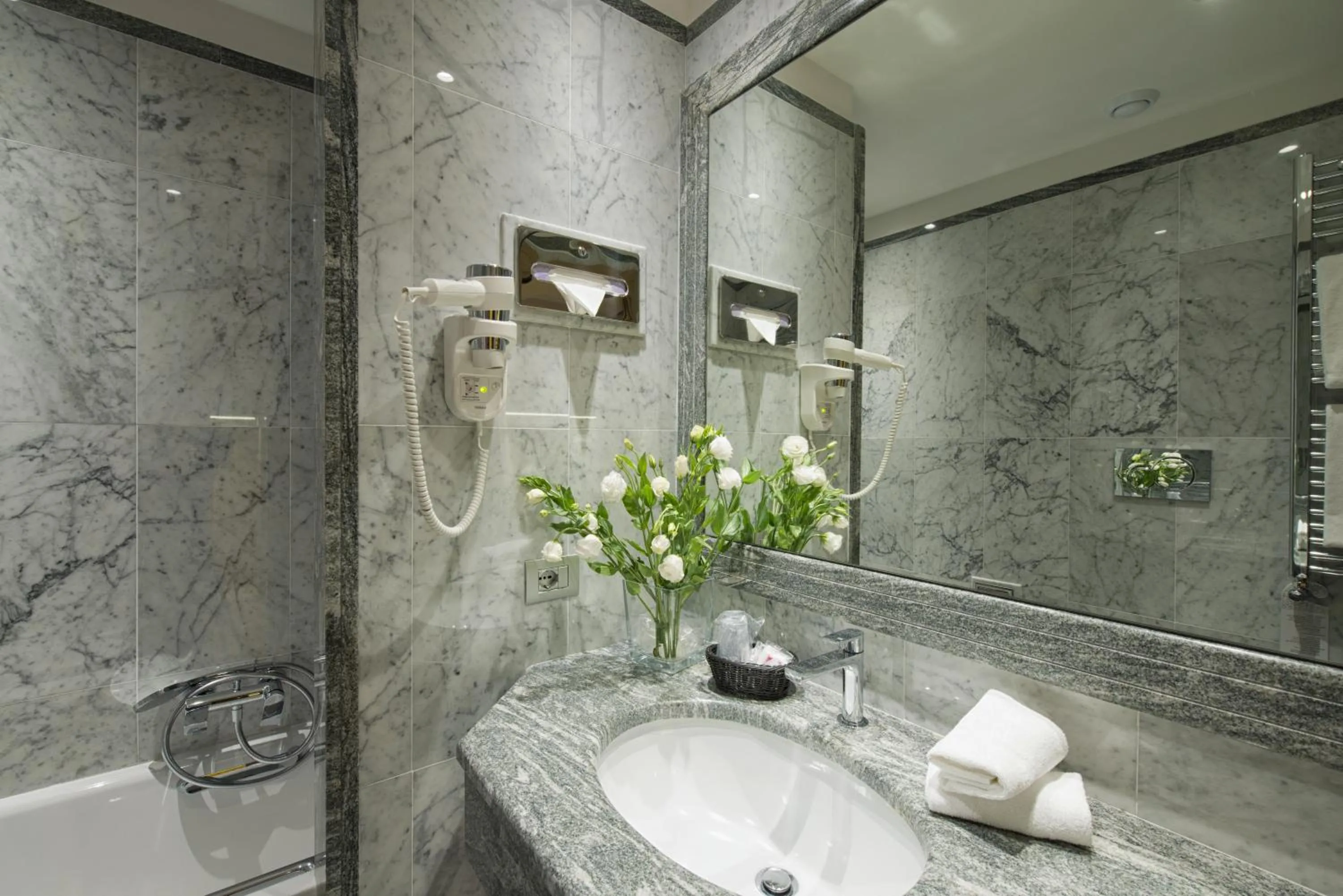 Bathroom in Hotel Giolli Nazionale