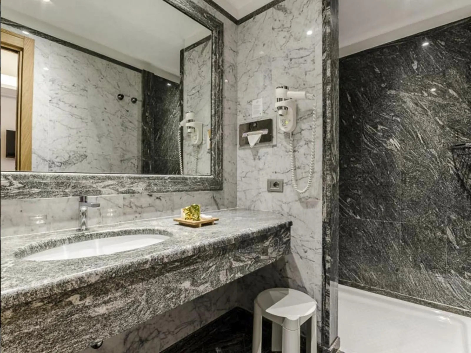 Bathroom in Hotel Giolli Nazionale