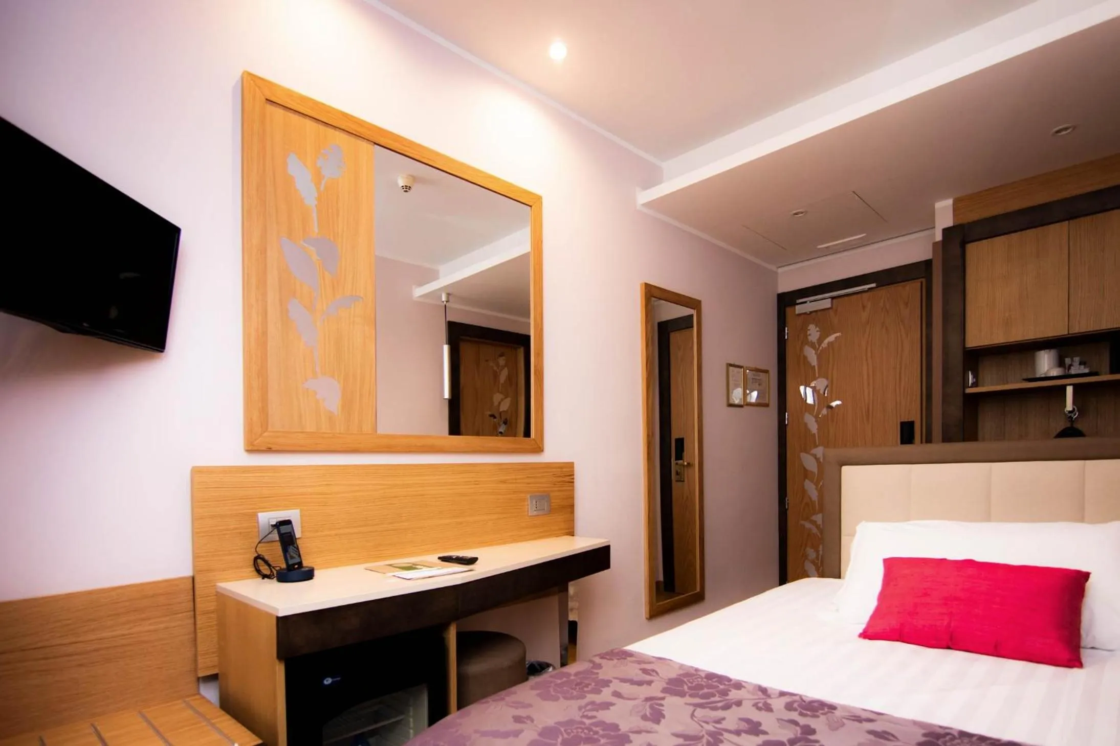 Photo of the whole room, Bed in Hotel Giolli Nazionale