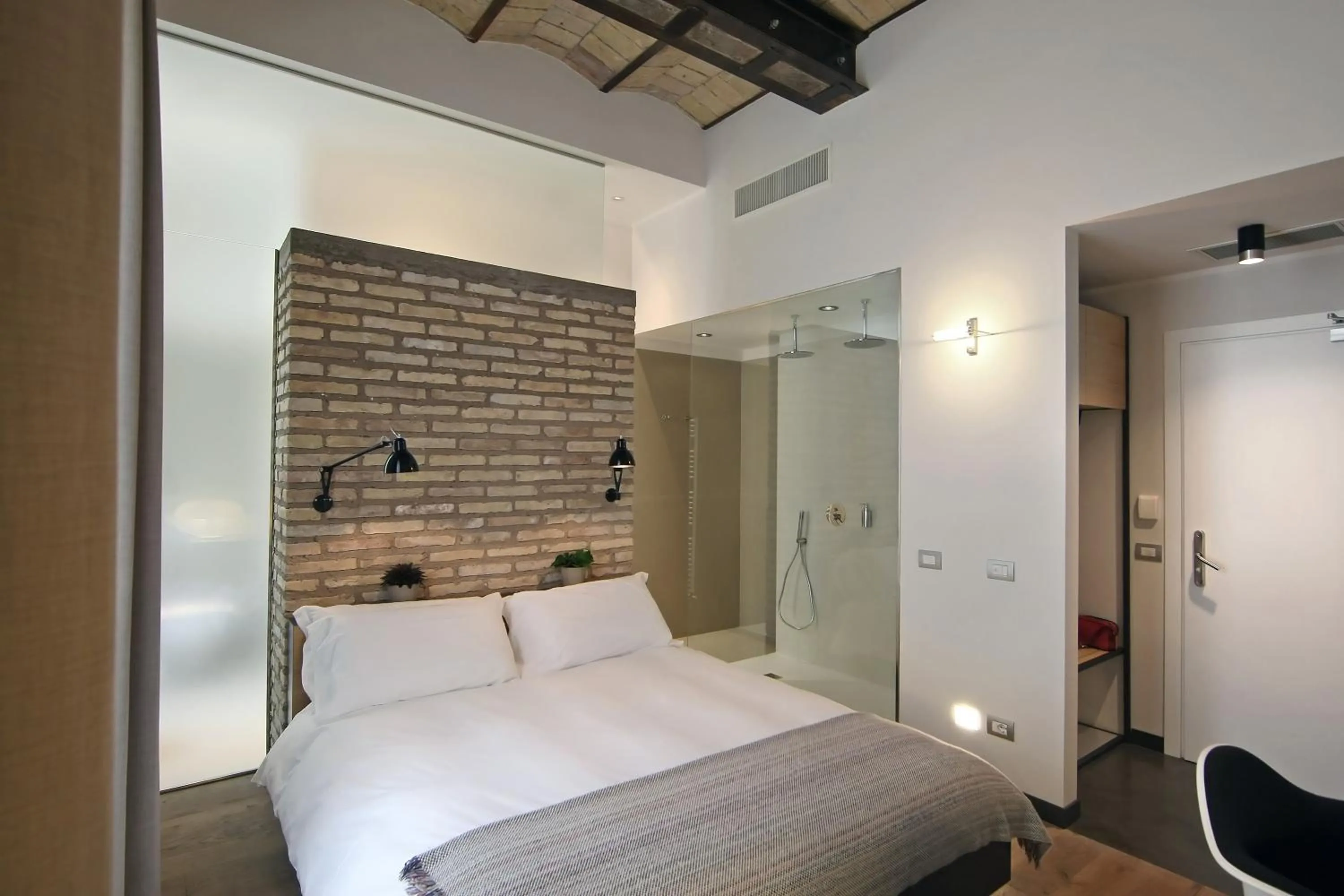 Photo of the whole room, Bed in Hotel Giolli Nazionale