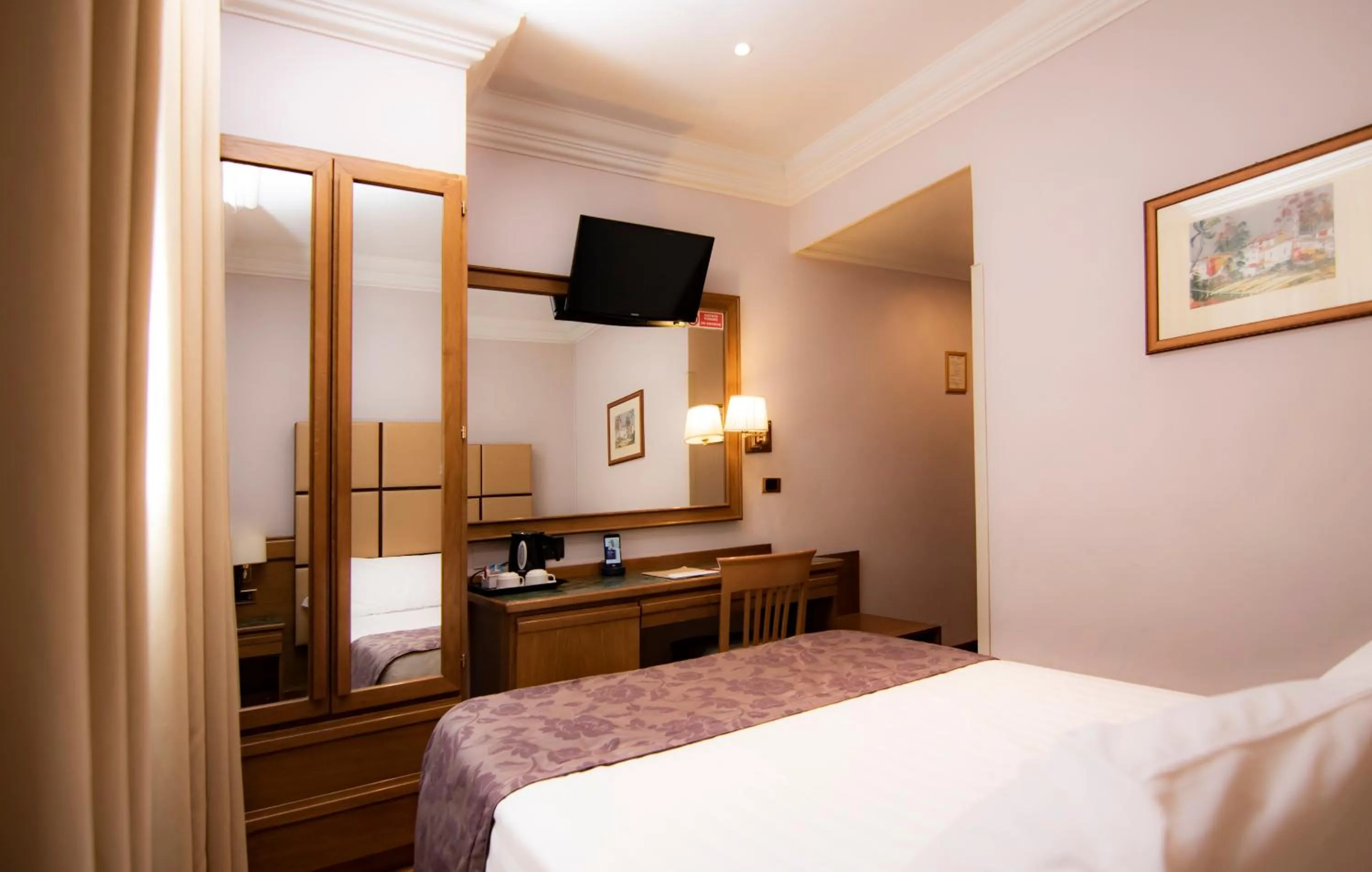 Bedroom, Bed in Hotel Giolli Nazionale