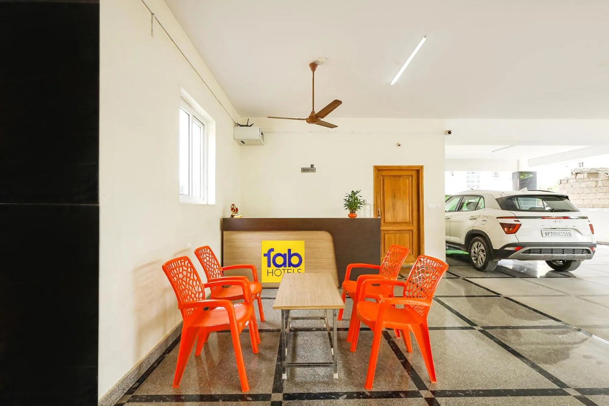 Lobby or reception in FabHotel Karthikeya Residency - 900m from Tirupati Bus Stand