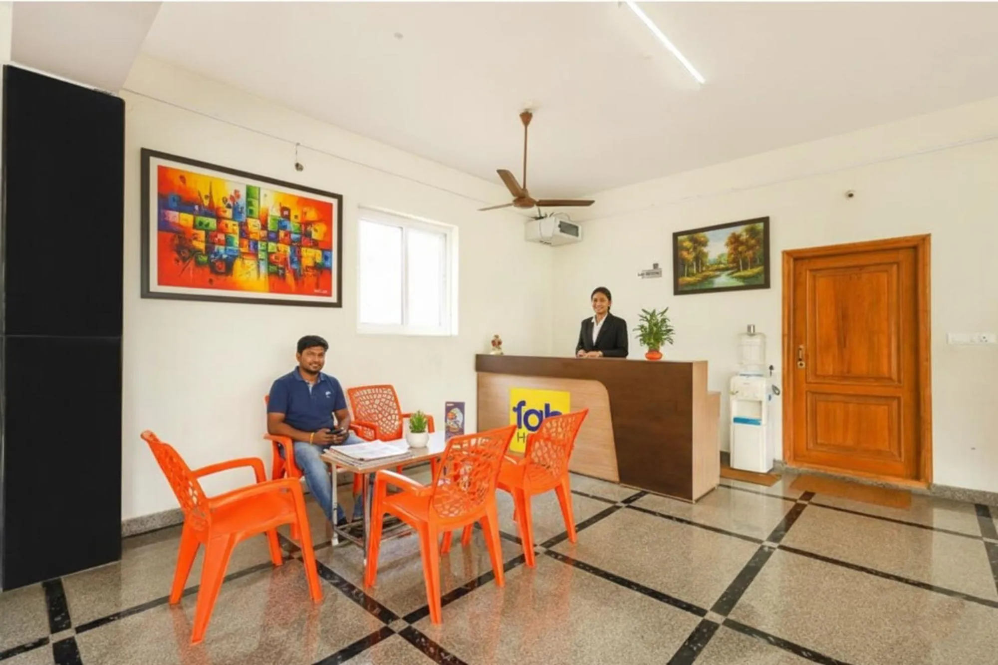 Lobby or reception in FabHotel Karthikeya Residency - 900m from Tirupati Bus Stand