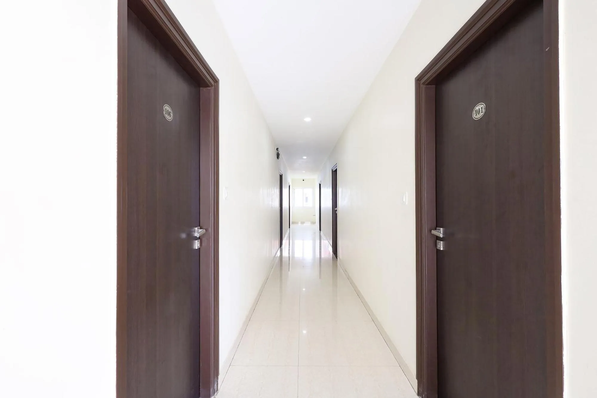 Lobby or reception in FabHotel Karthikeya Residency - 900m from Tirupati Bus Stand