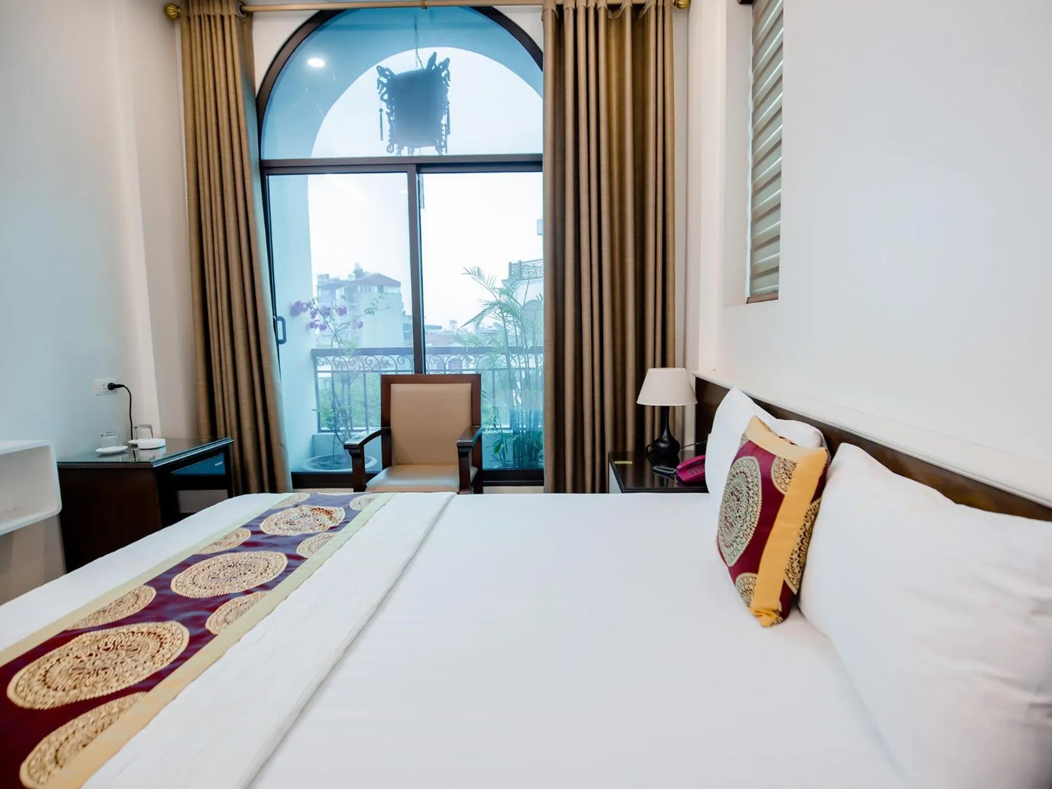 Bedroom, Bed in Phuong Nam Luxury Hotel Long Bien