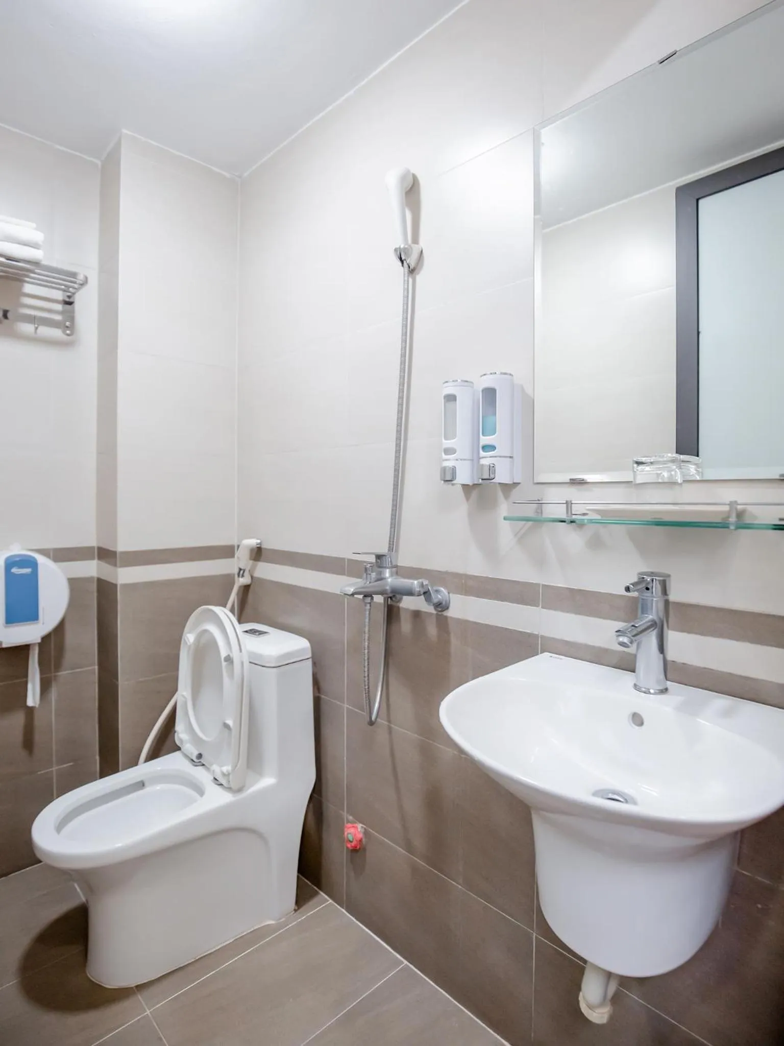 bidet in Phuong Nam Luxury Hotel Long Bien