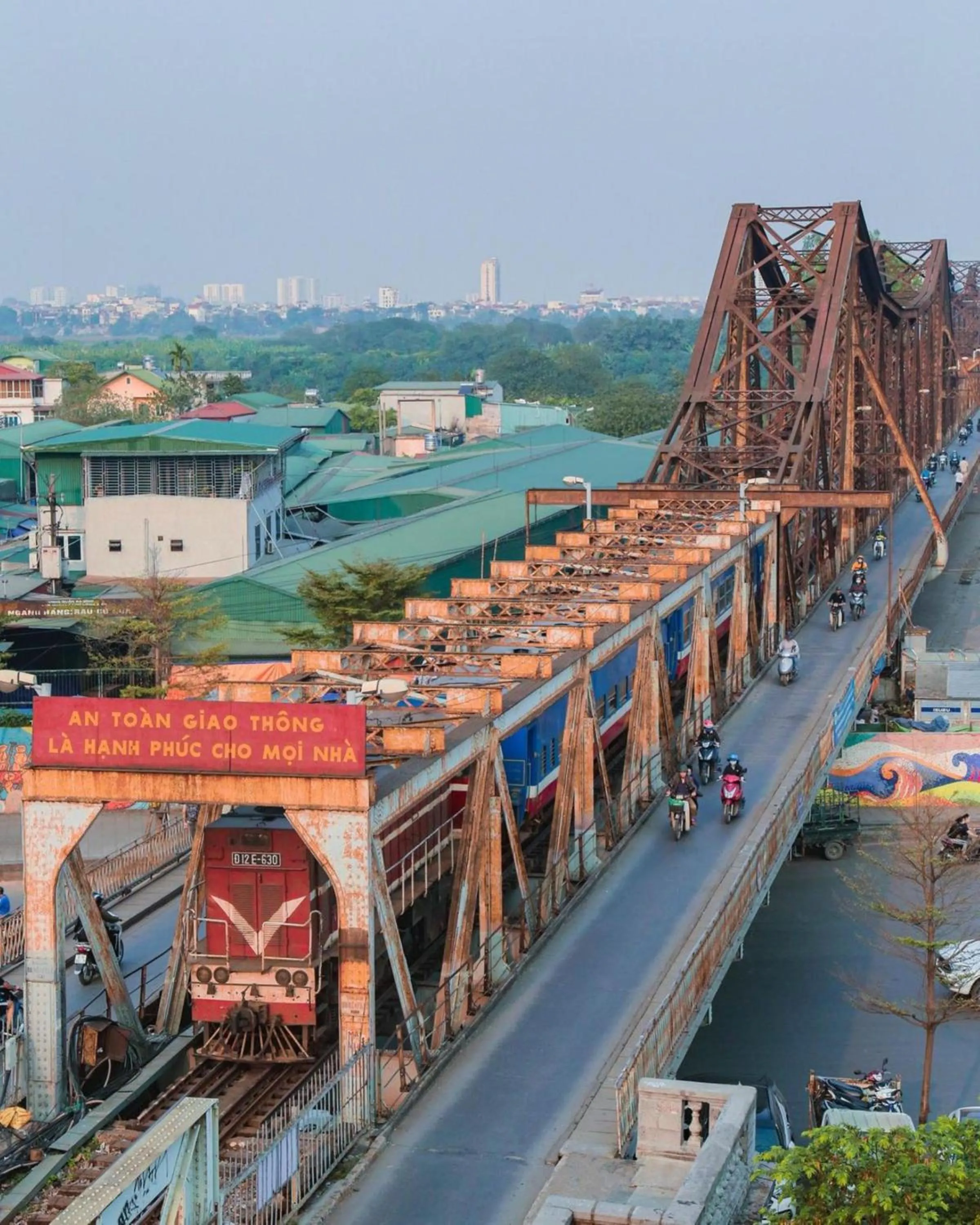 Nearby landmark in Phuong Nam Luxury Hotel Long Bien