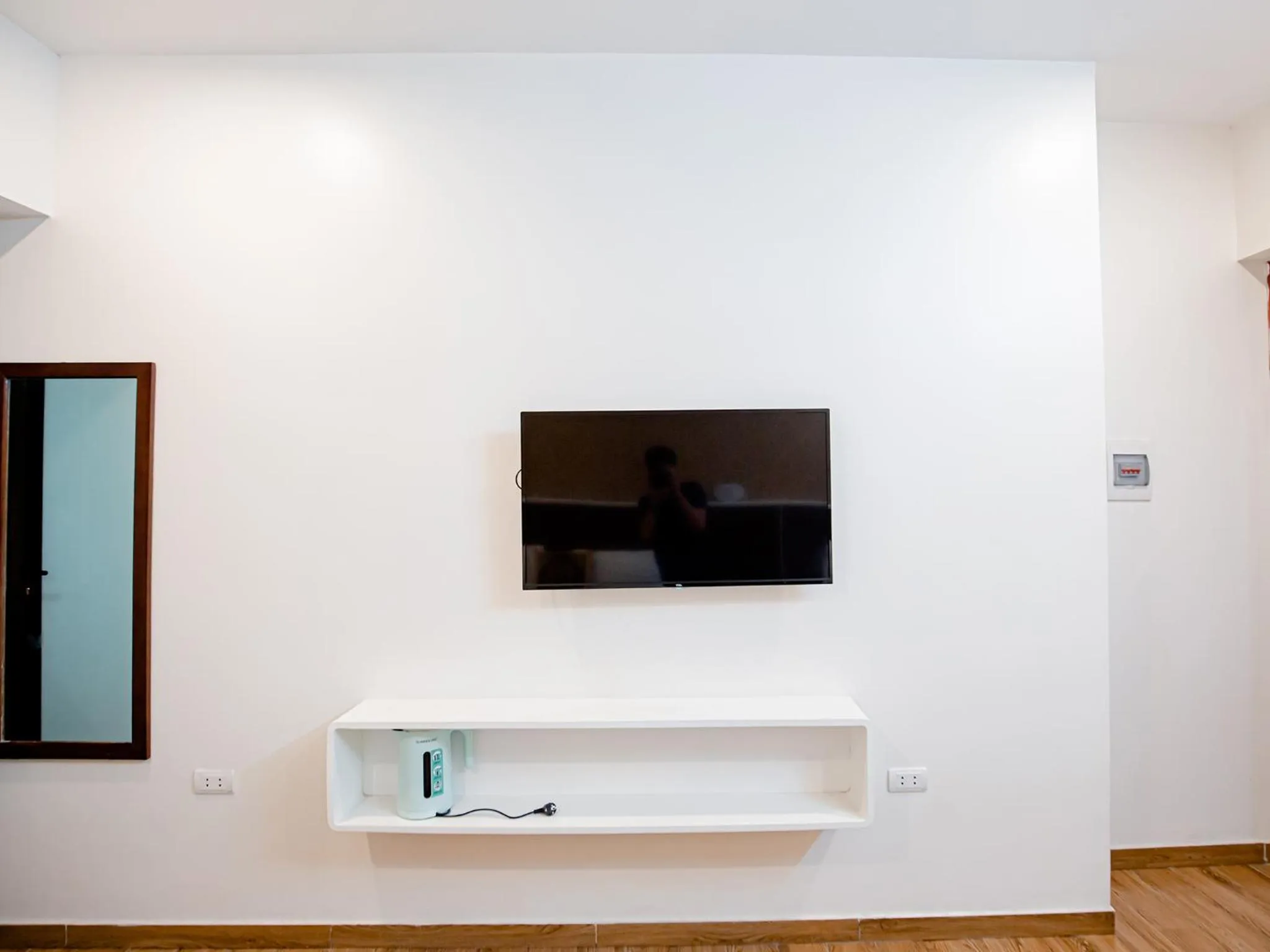 TV and multimedia in Phuong Nam Luxury Hotel Long Bien