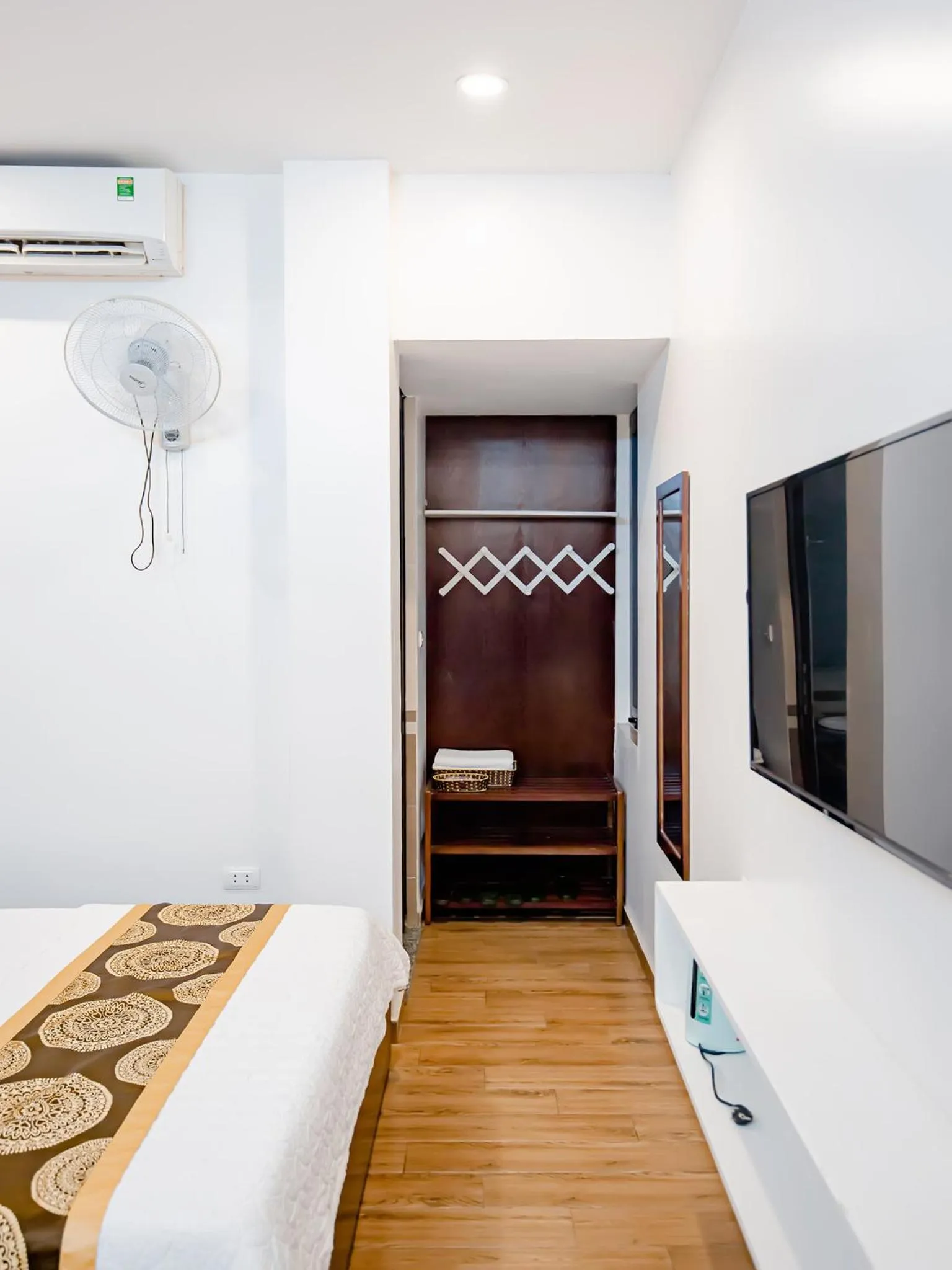 air conditioner, Bed in Phuong Nam Luxury Hotel Long Bien