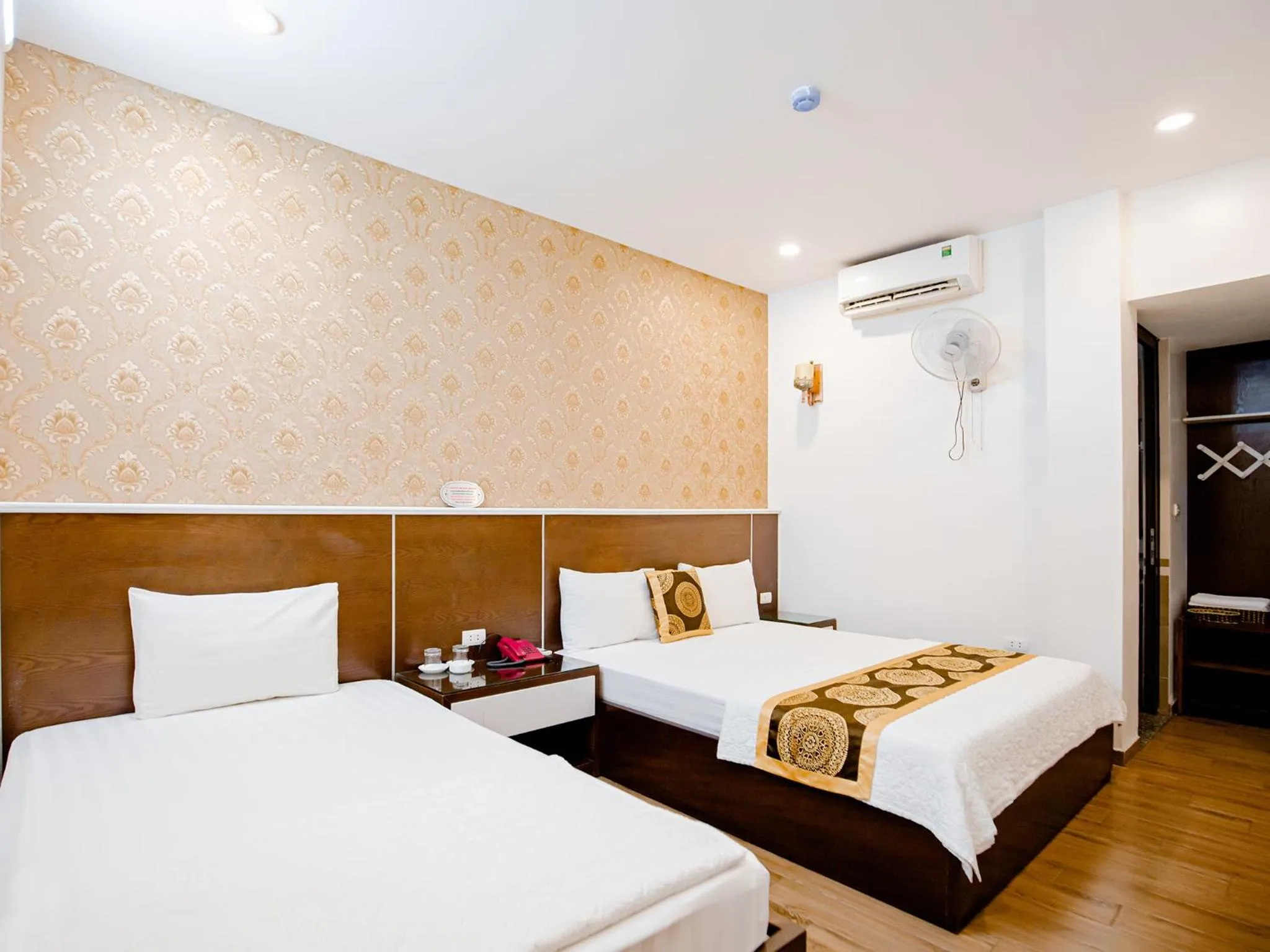 Bedroom, Bed in Phuong Nam Luxury Hotel Long Bien
