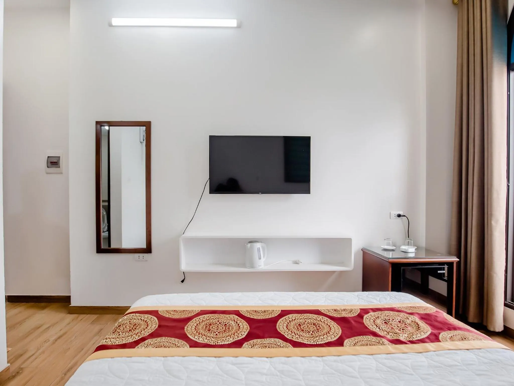 Photo of the whole room, Bed in Phuong Nam Luxury Hotel Long Bien