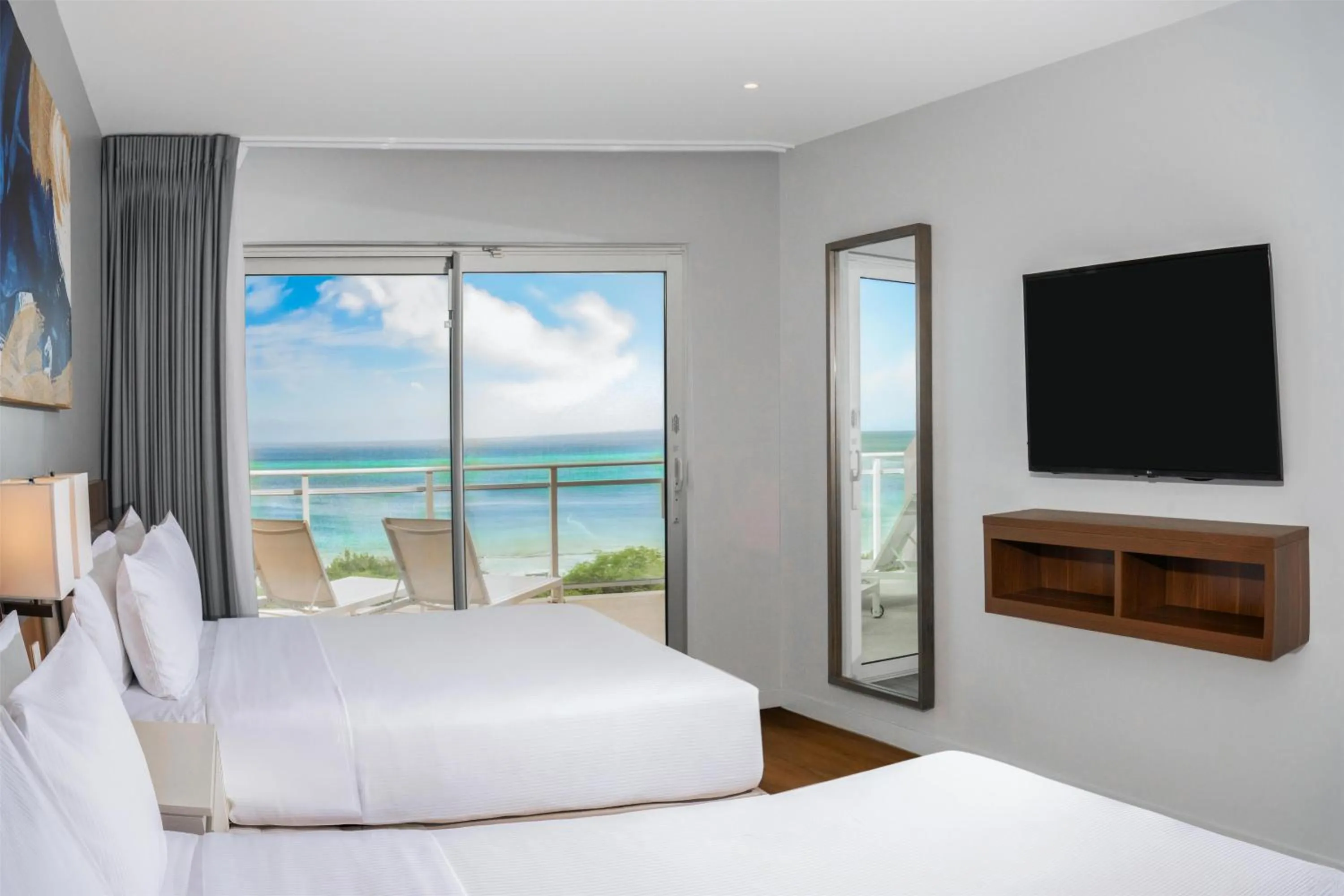 Bed in Embassy Suites By Hilton Aruba Beach Resort