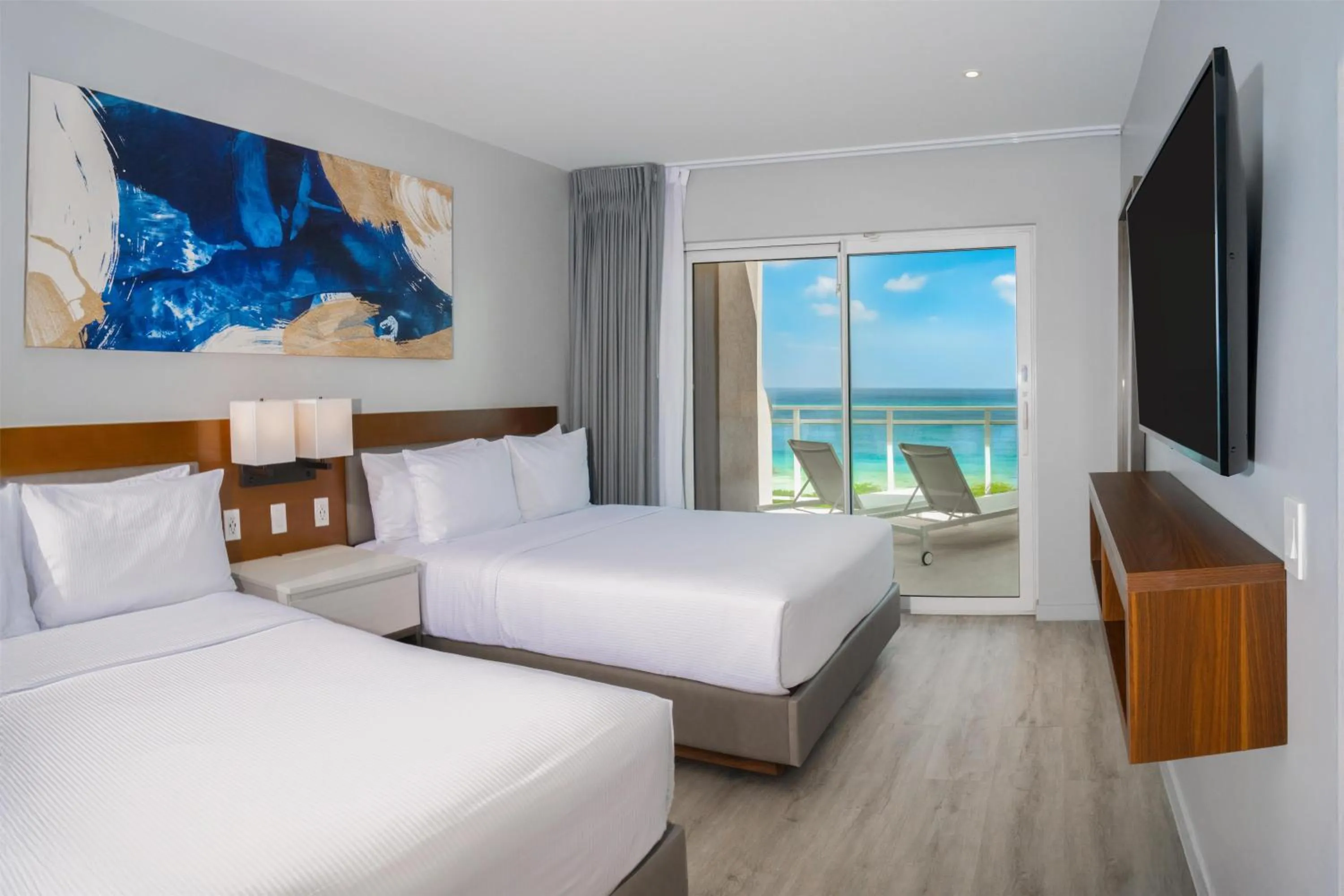 Bed in Embassy Suites By Hilton Aruba Beach Resort