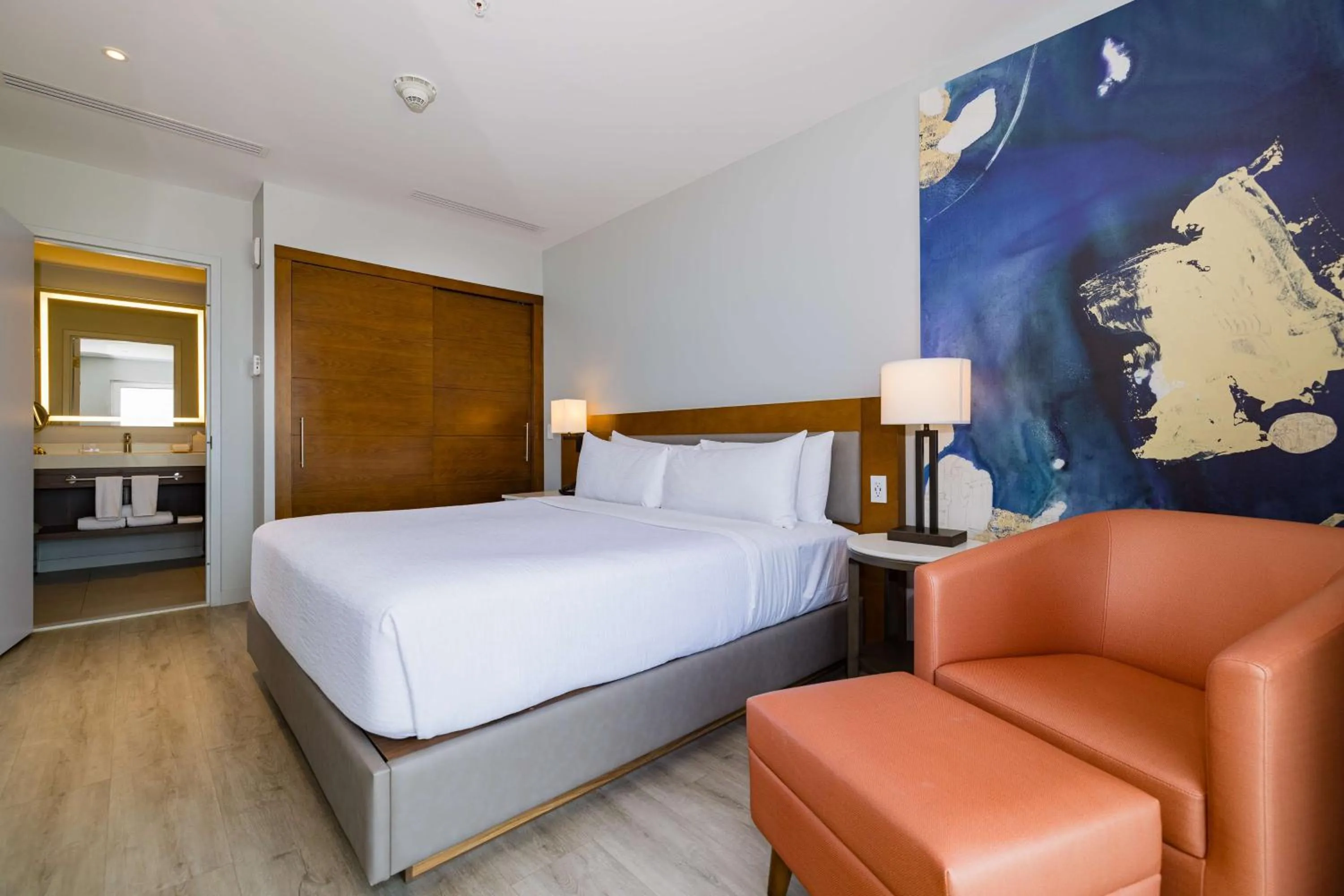 Bed in Embassy Suites By Hilton Aruba Beach Resort