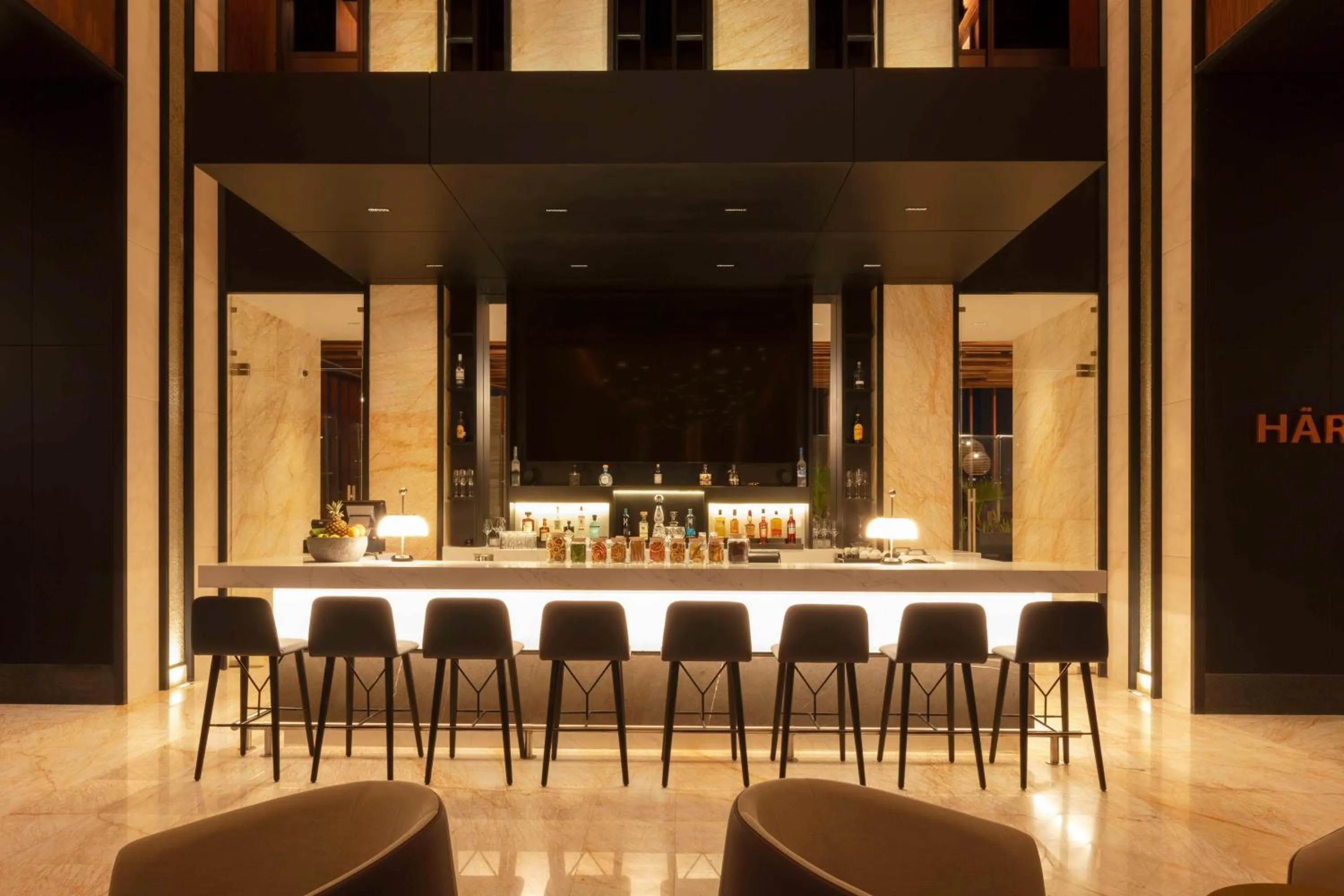 Lounge or bar in Hilton Monterrey Valle