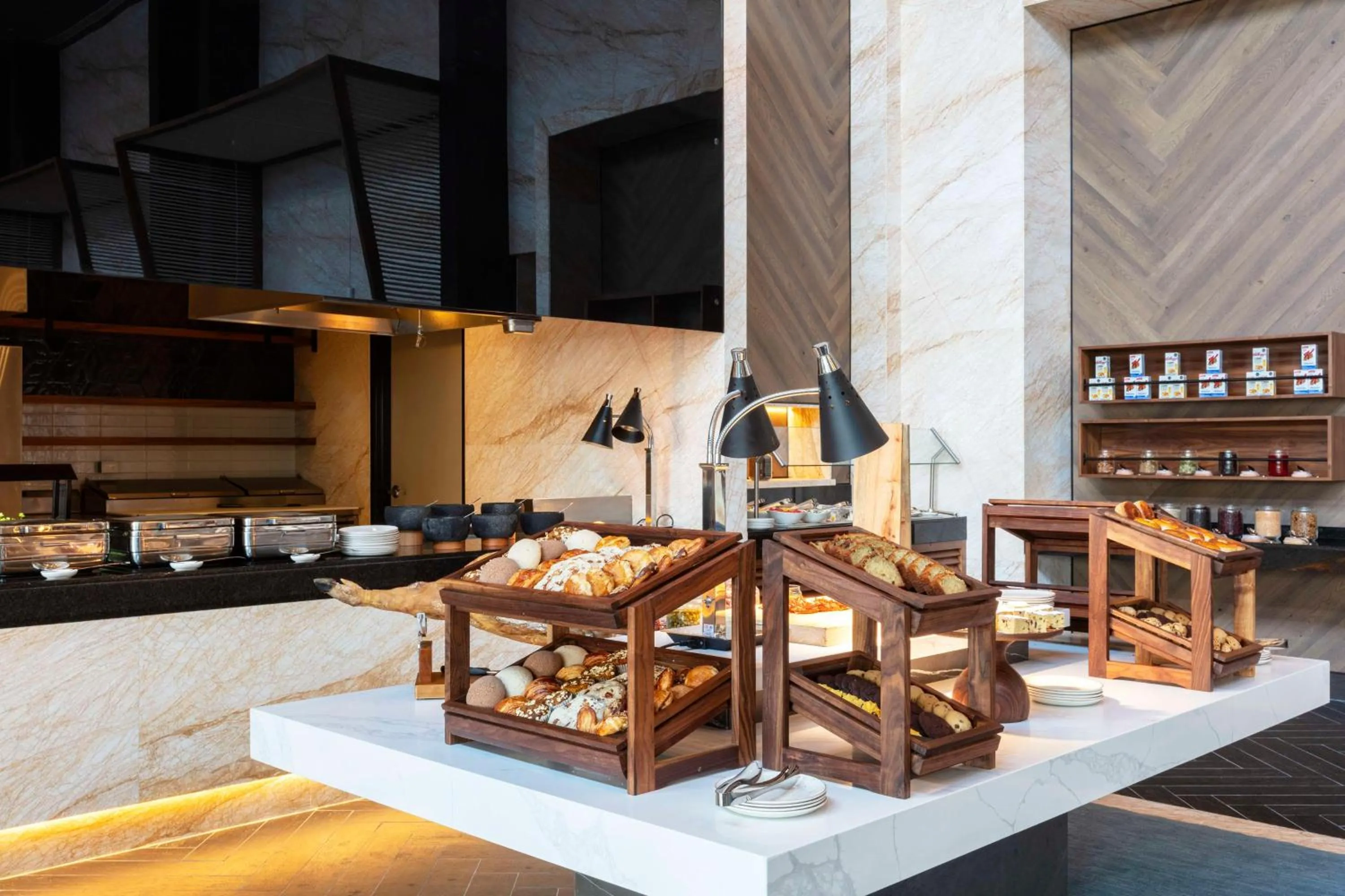 Restaurant/places to eat in Hilton Monterrey Valle