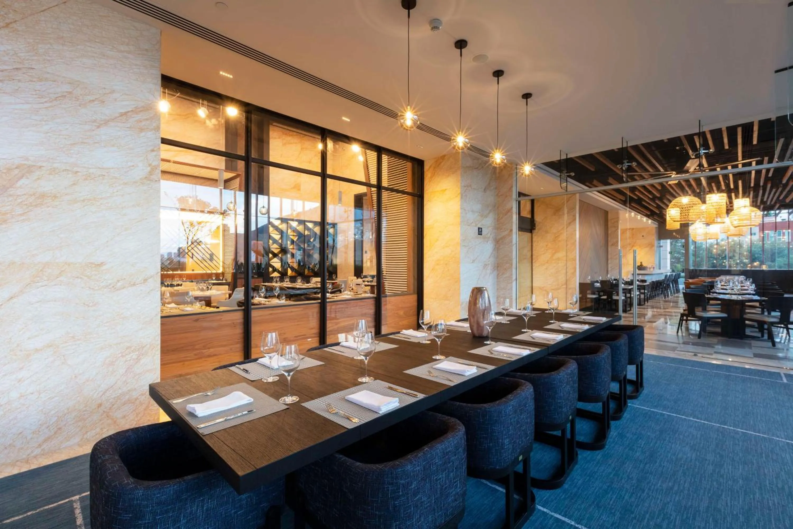 Restaurant/places to eat in Hilton Monterrey Valle