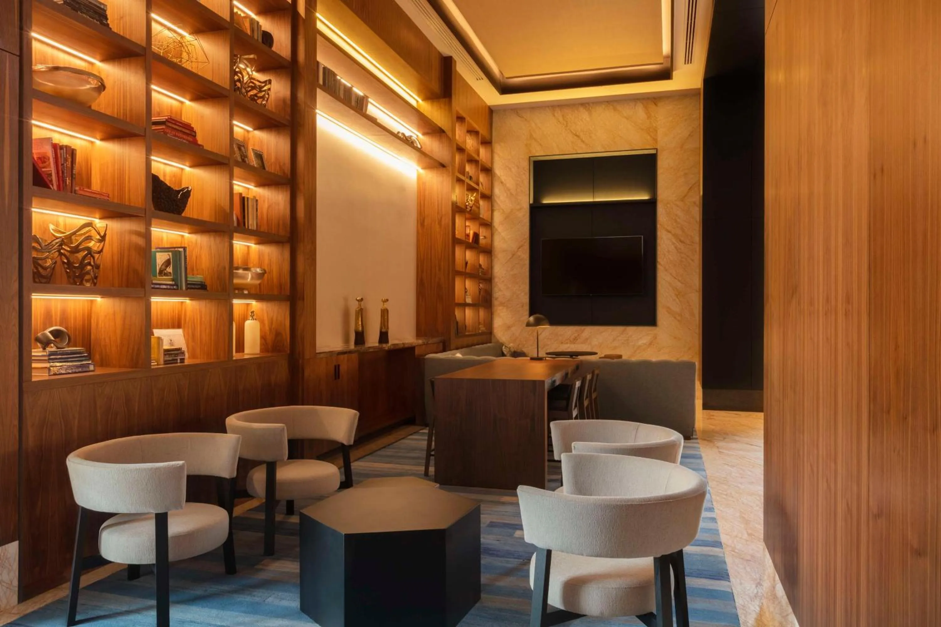 Lounge or bar in Hilton Monterrey Valle