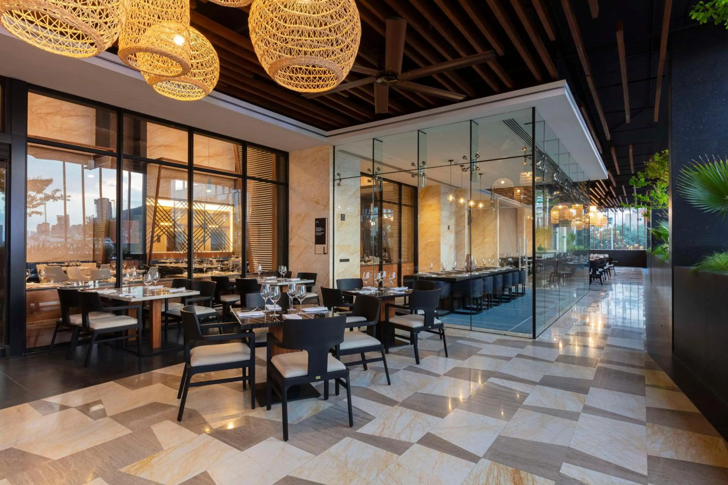 Restaurant/places to eat in Hilton Monterrey Valle