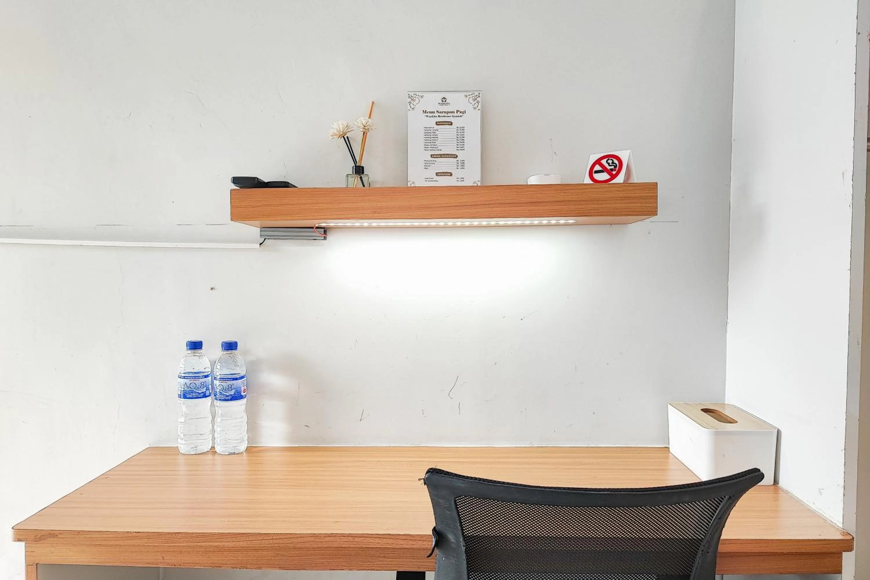 Seating area in Urbanview Hotel Syariah at Waskita Residence Telanaipura