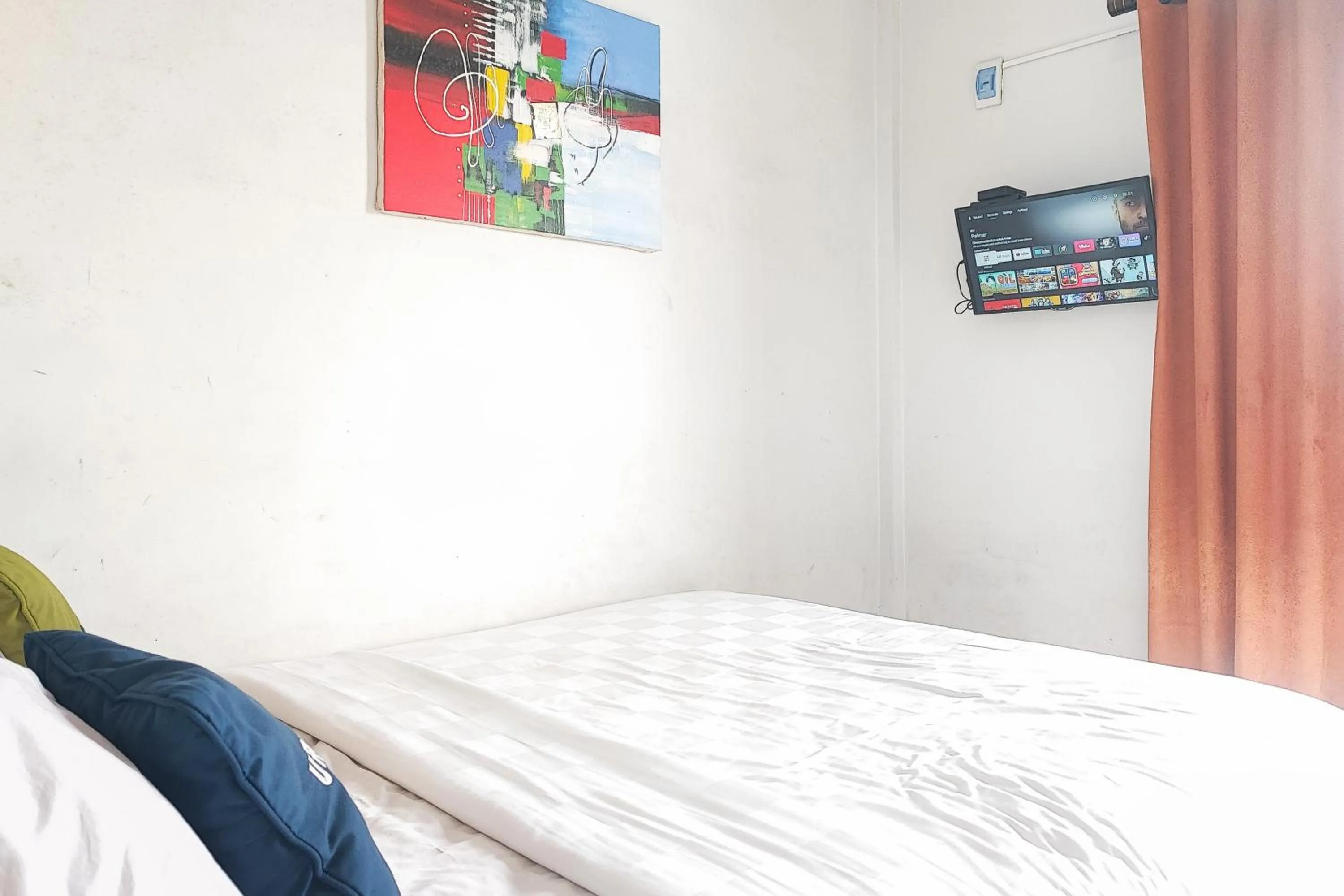 Bedroom, Bed in Urbanview Hotel Syariah at Waskita Residence Telanaipura