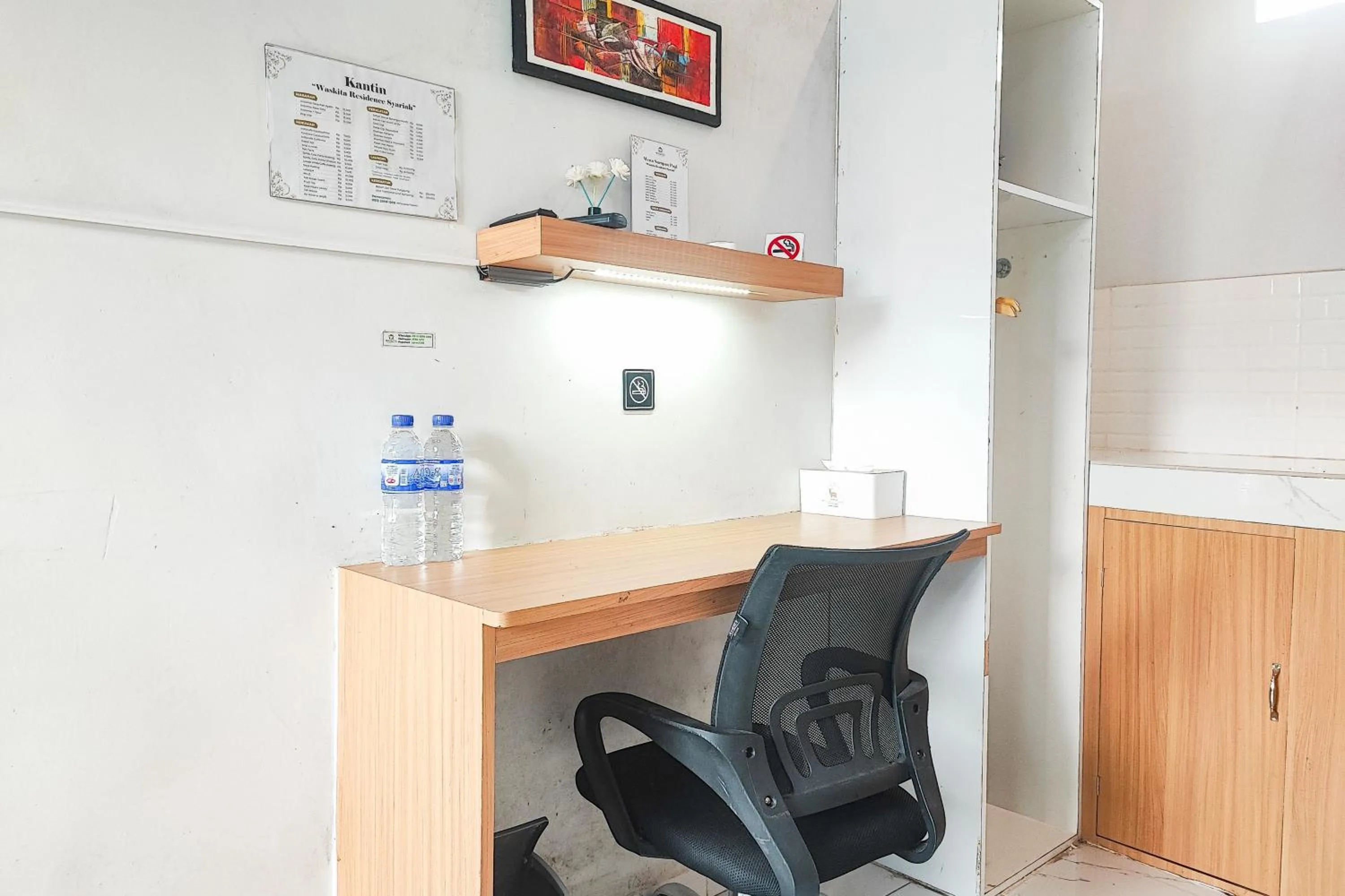 Seating area in Urbanview Hotel Syariah at Waskita Residence Telanaipura