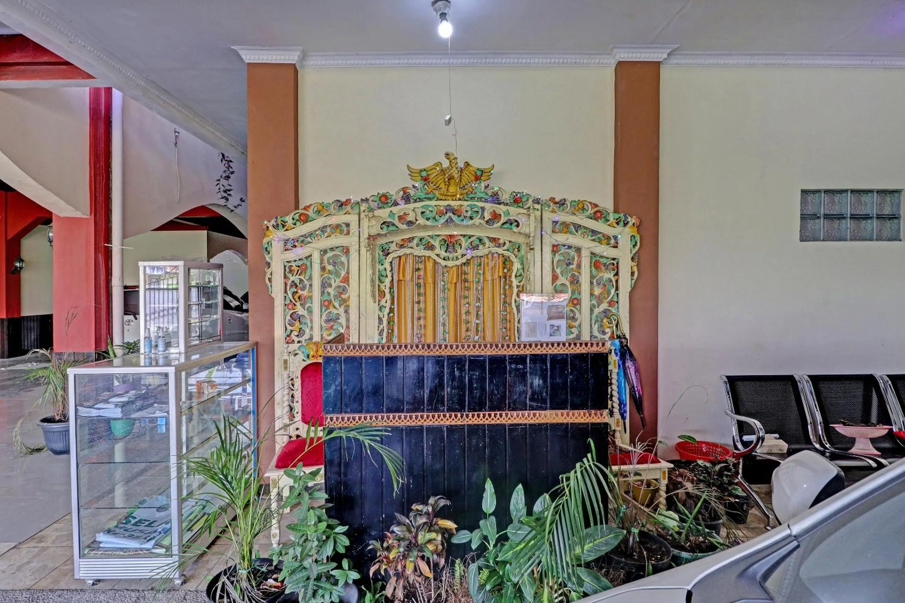 Lobby or reception in OYO Life 91480 Putridapisa Syariah