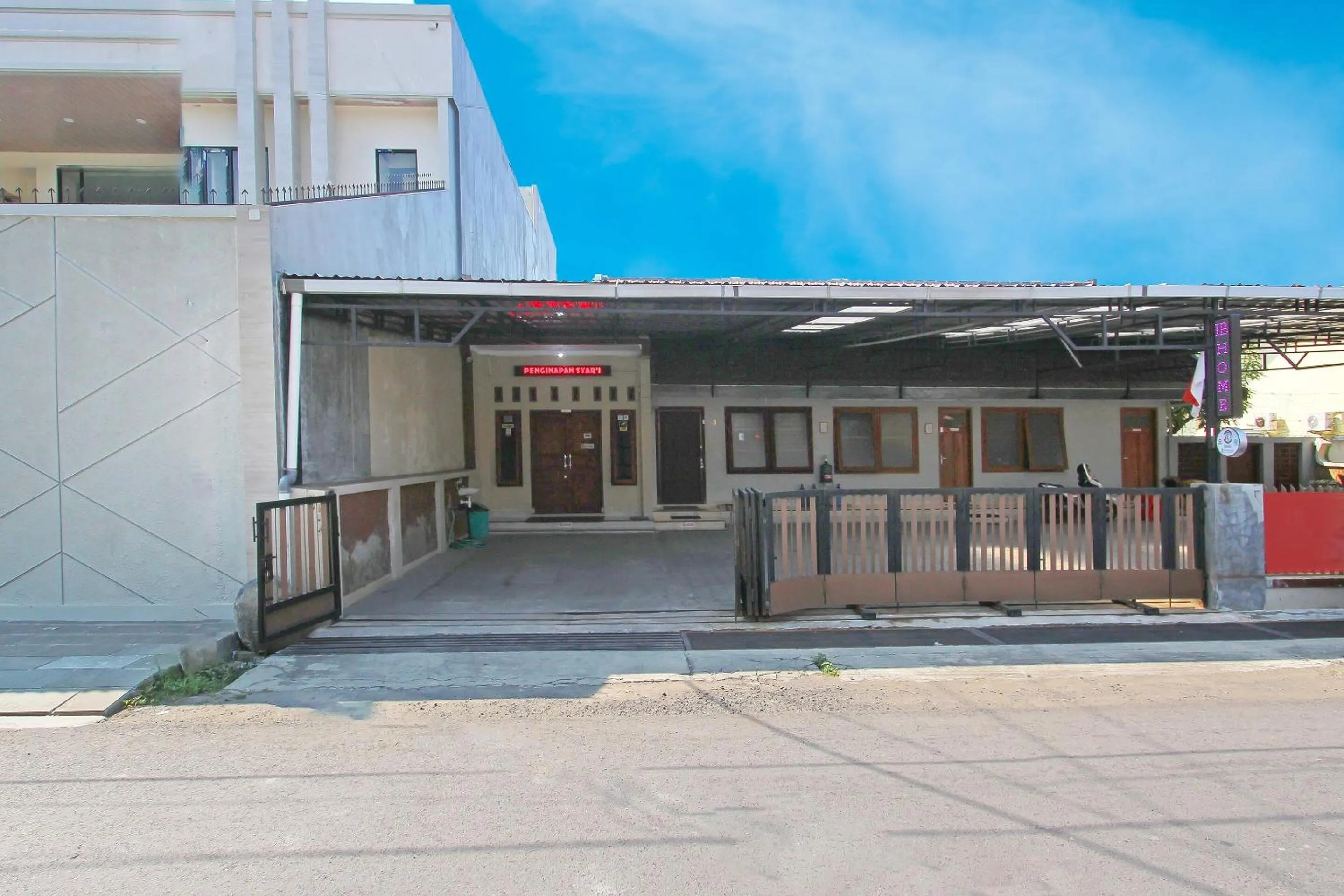 Facade/entrance in IB Homestay Syariah by Ecommerceloka