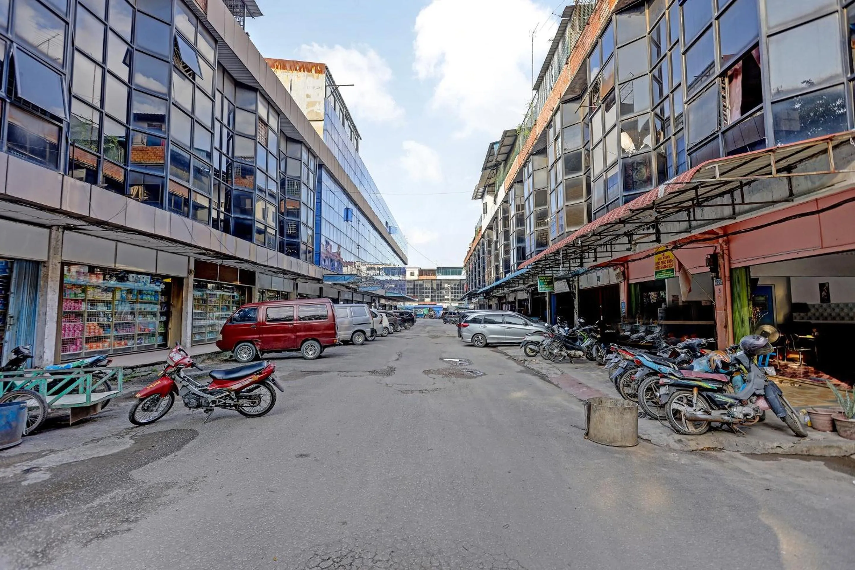 Facade/entrance in Hotel O Suci Homestay SyariahNearKilas 7 TV