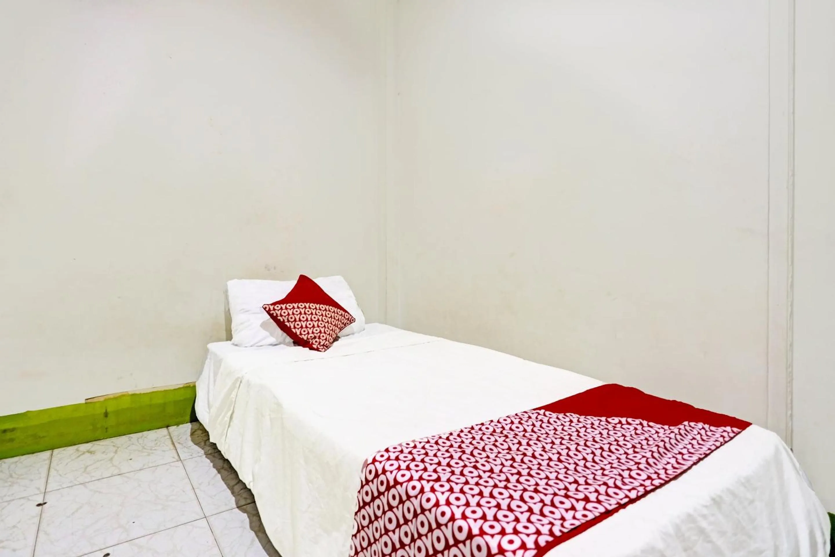 Bedroom, Bed in Hotel O Suci Homestay SyariahNearKilas 7 TV