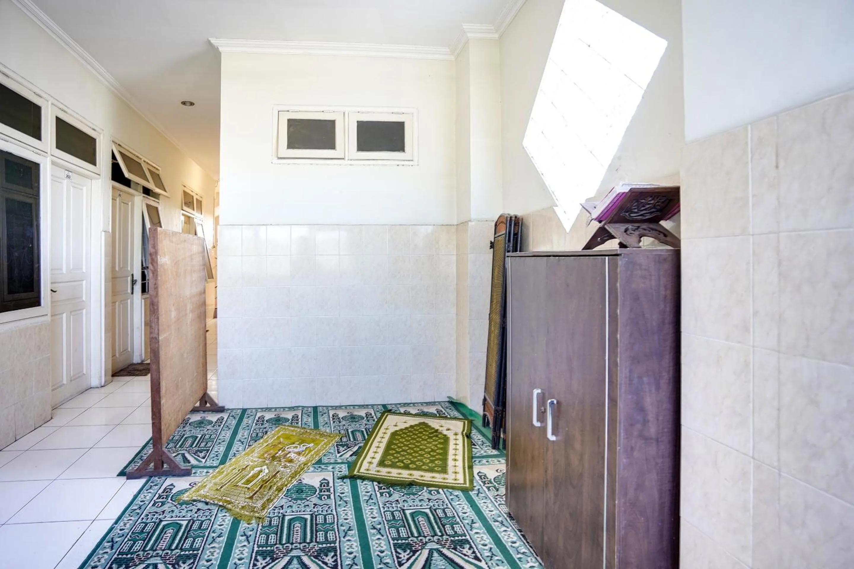 Lobby or reception, Bed in OYO Life 91511 Ampel Residence Syariah