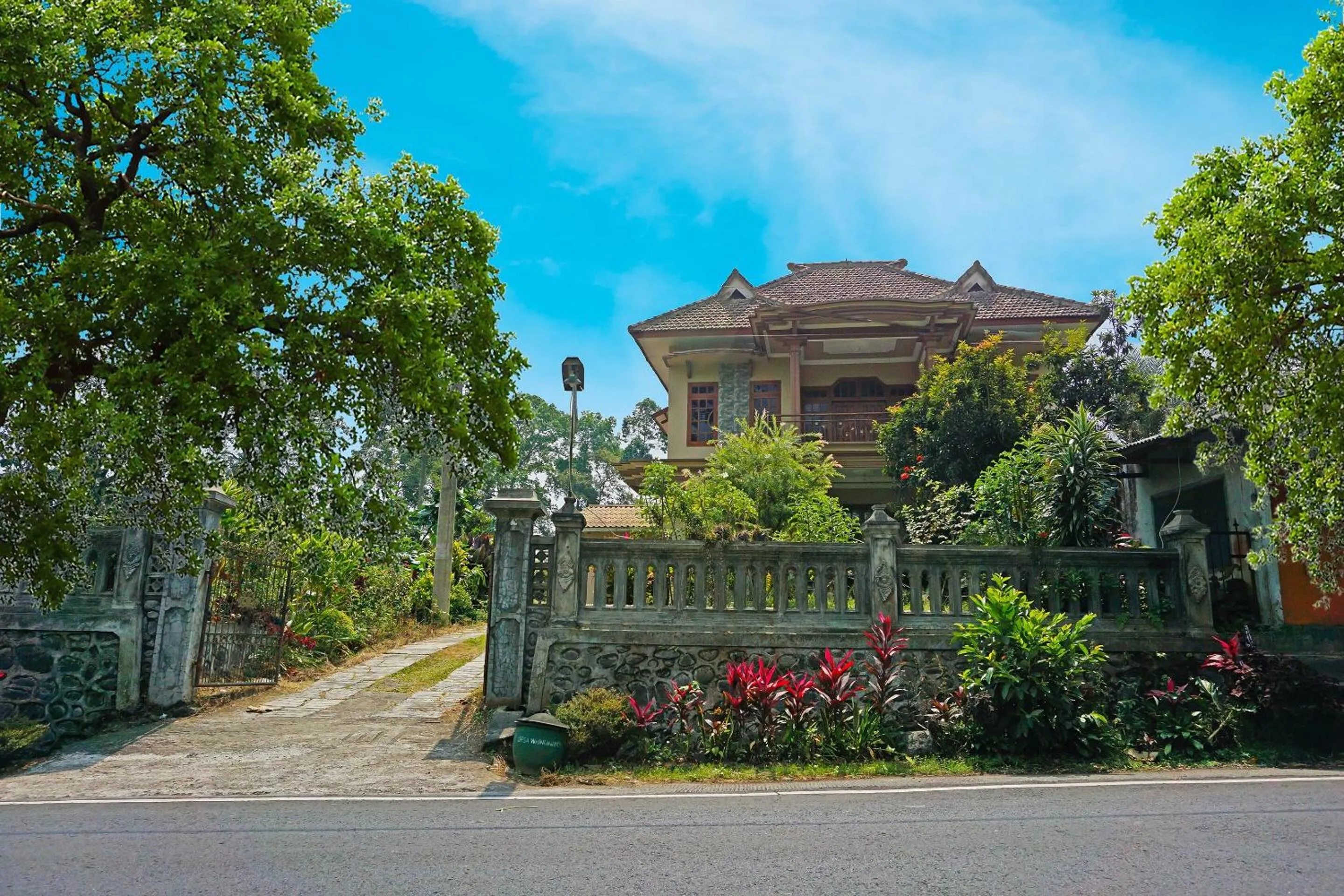 Facade/entrance in SPOT ON 91527 As-sakinah Homestay Syariah