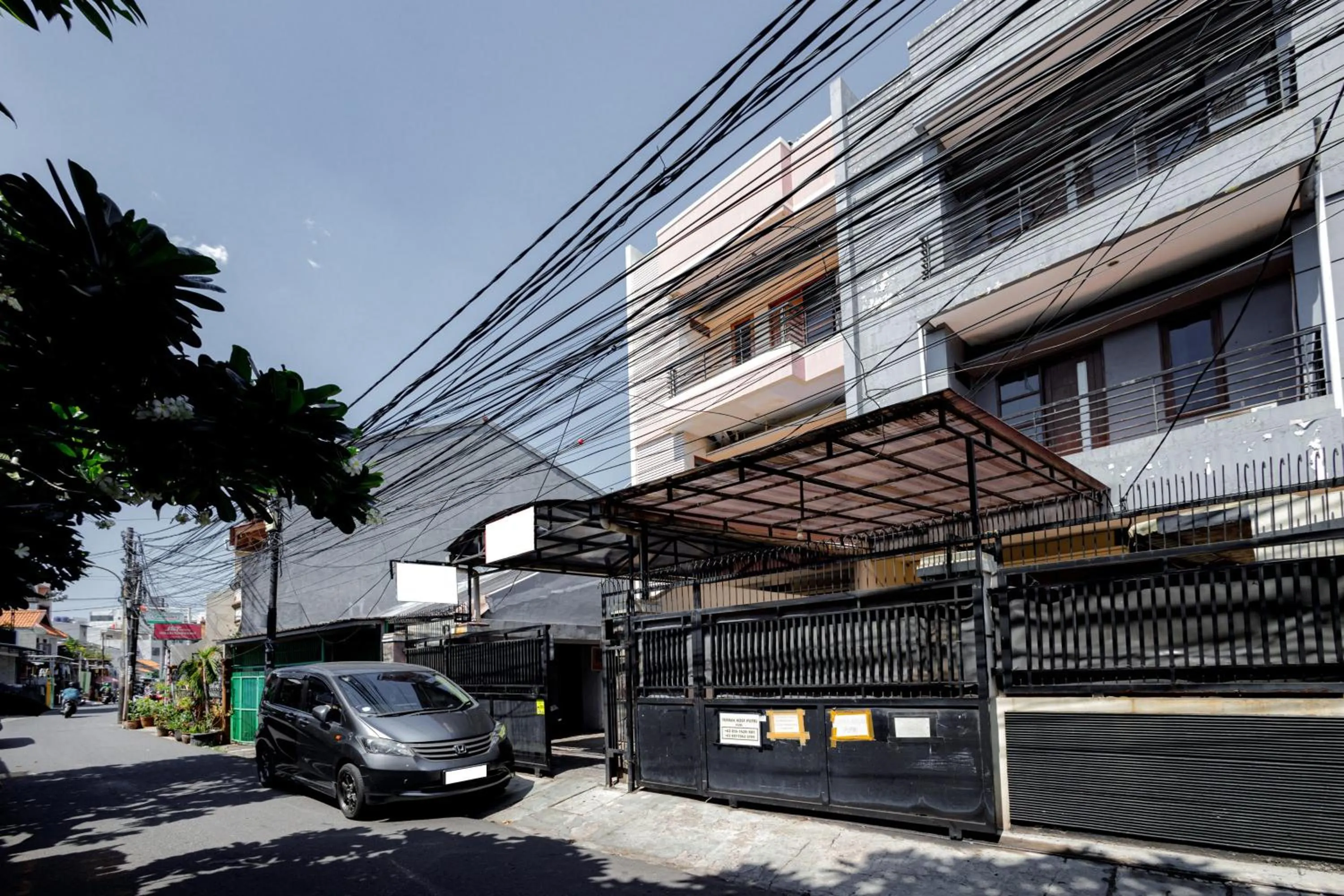 Property building in J&B Rooms Tomang Jakarta Mitra RedDoorz