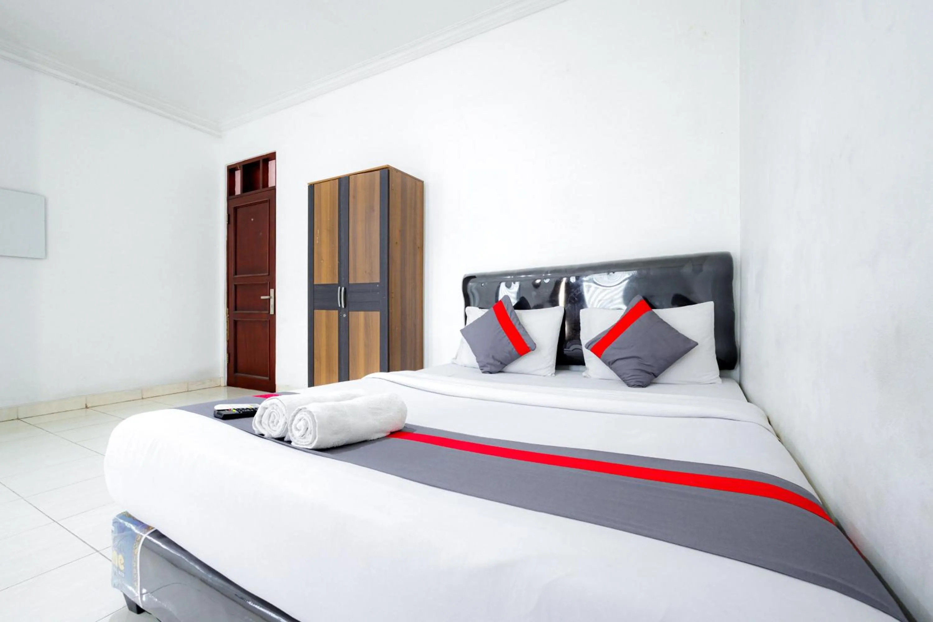 Bed in J&B Rooms Tomang Jakarta Mitra RedDoorz