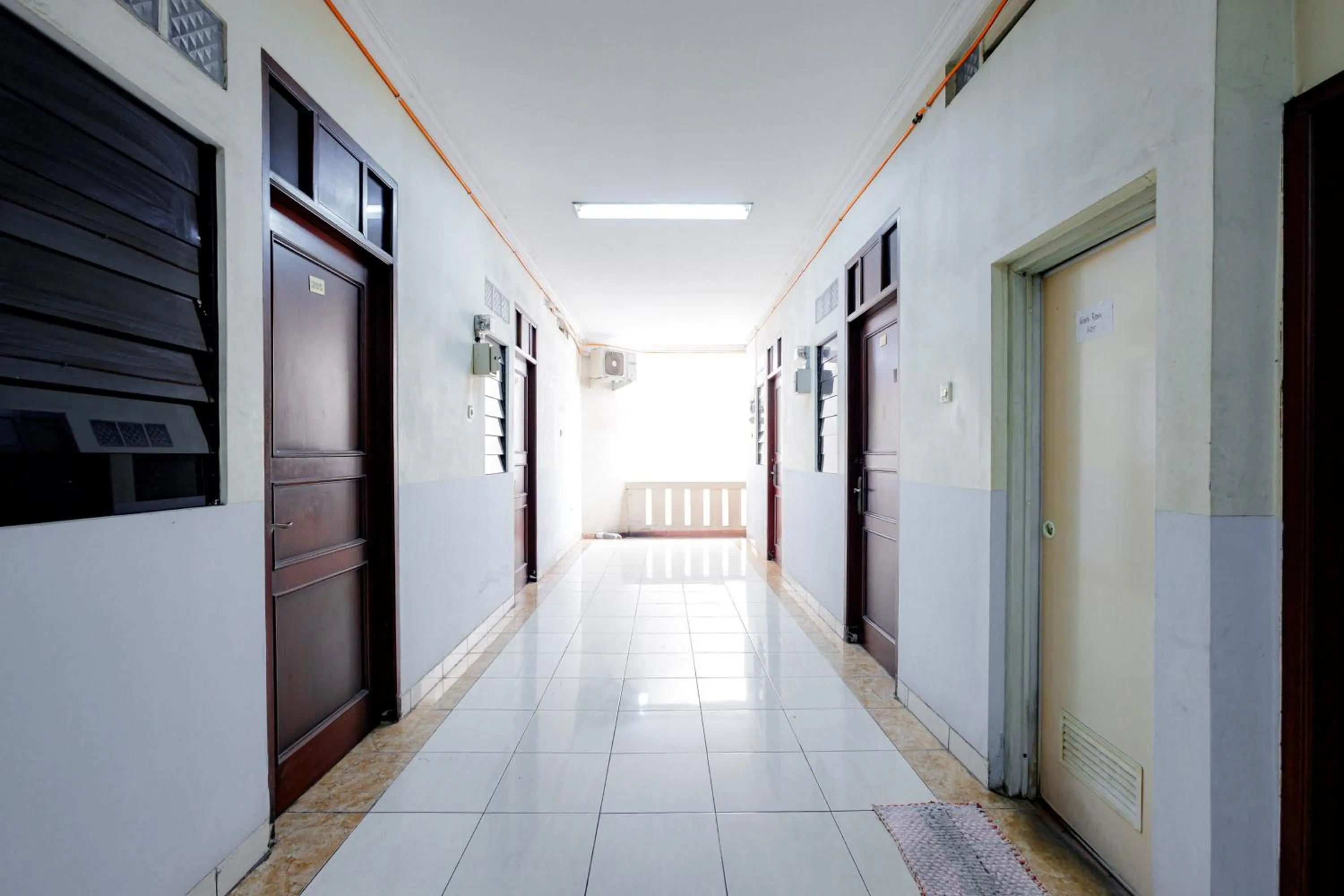 Property building in J&B Rooms Tomang Jakarta Mitra RedDoorz