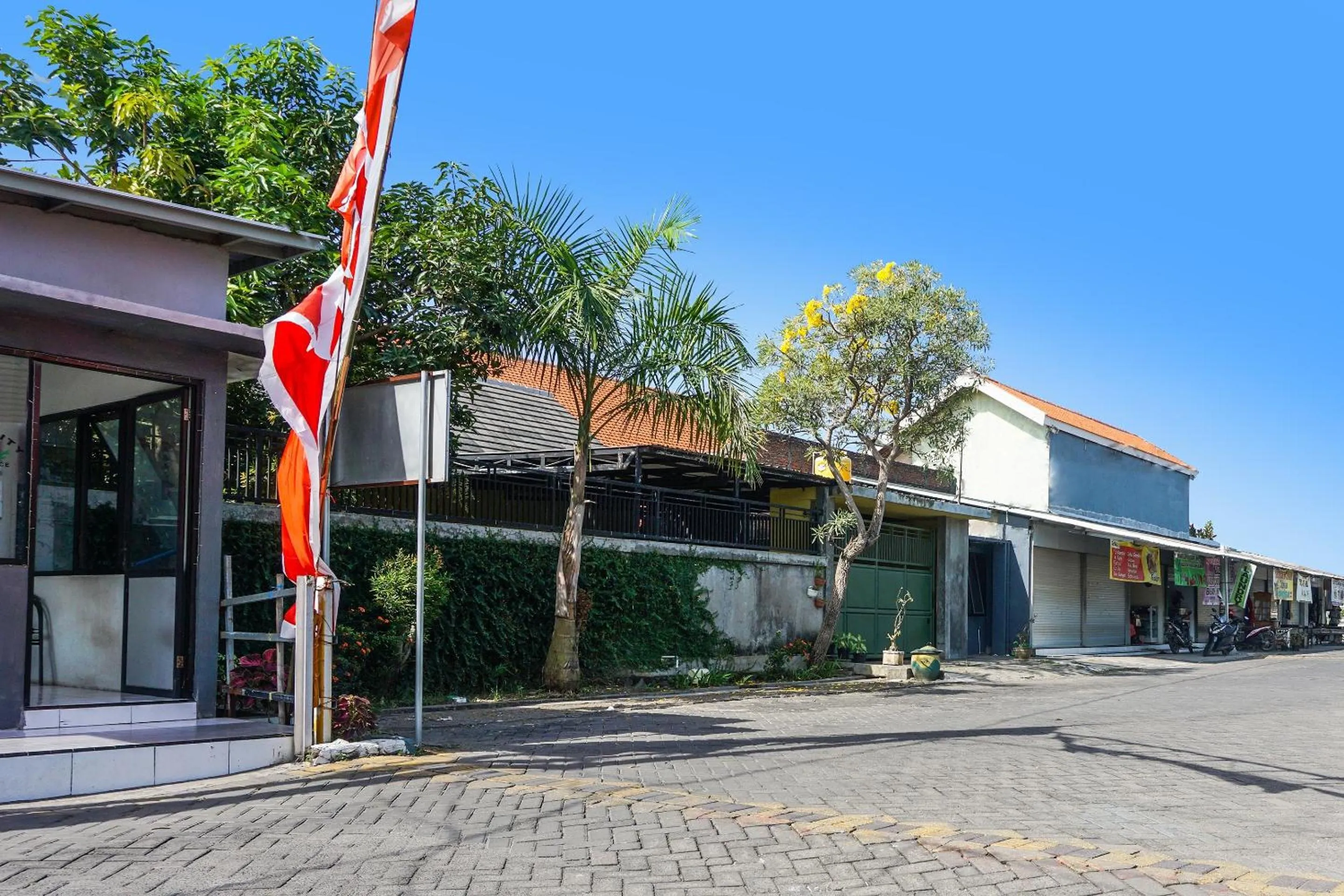 Facade/entrance in OYO Life 91544 Homestay Biru Blukid