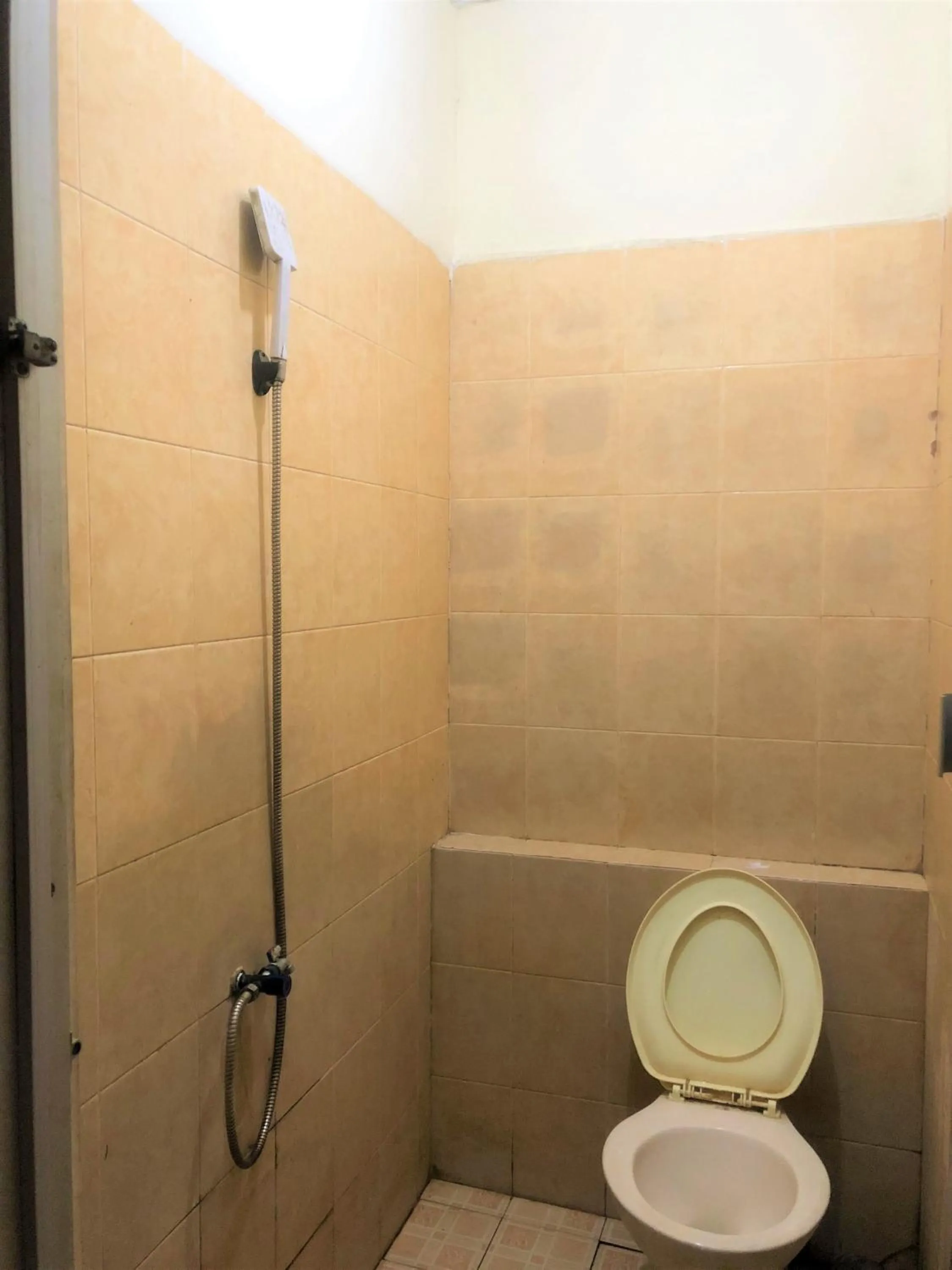 Shower in Wisma Idola Palopo