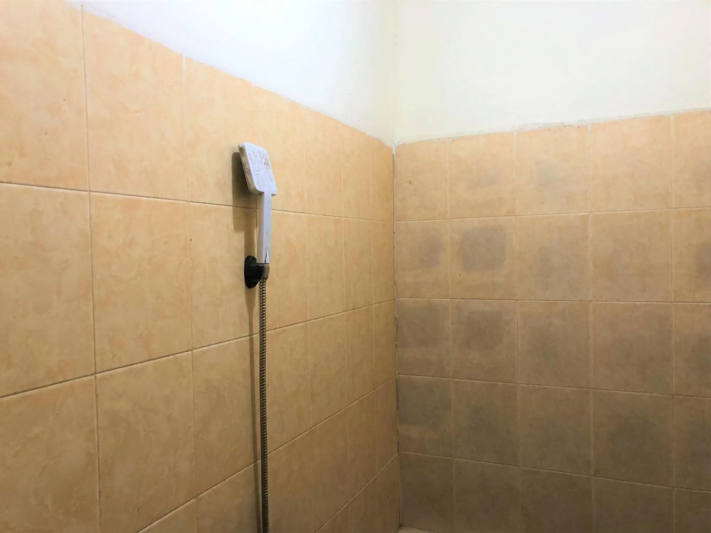 Shower in Wisma Idola Palopo