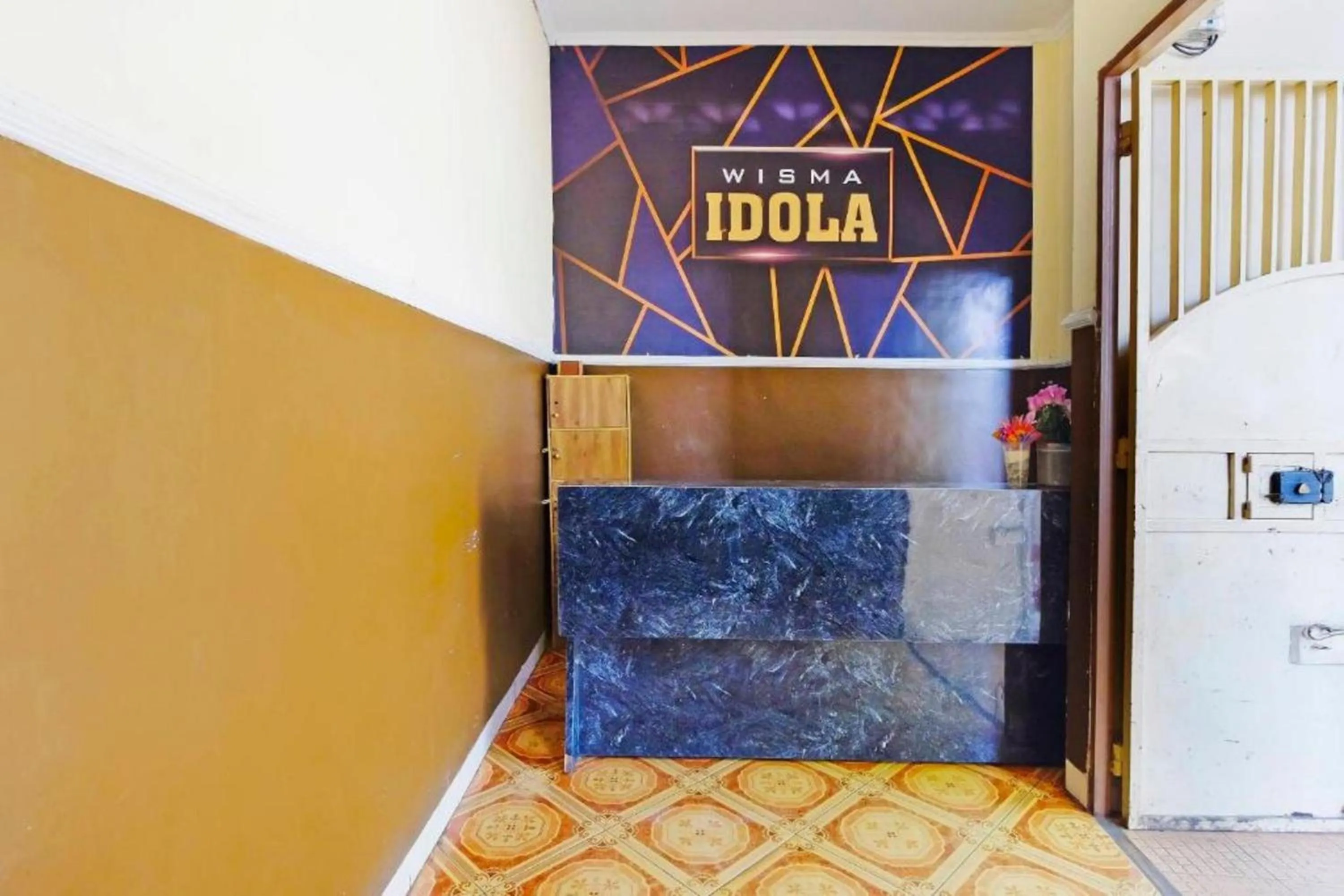 Lobby or reception, Bed in Wisma Idola Palopo