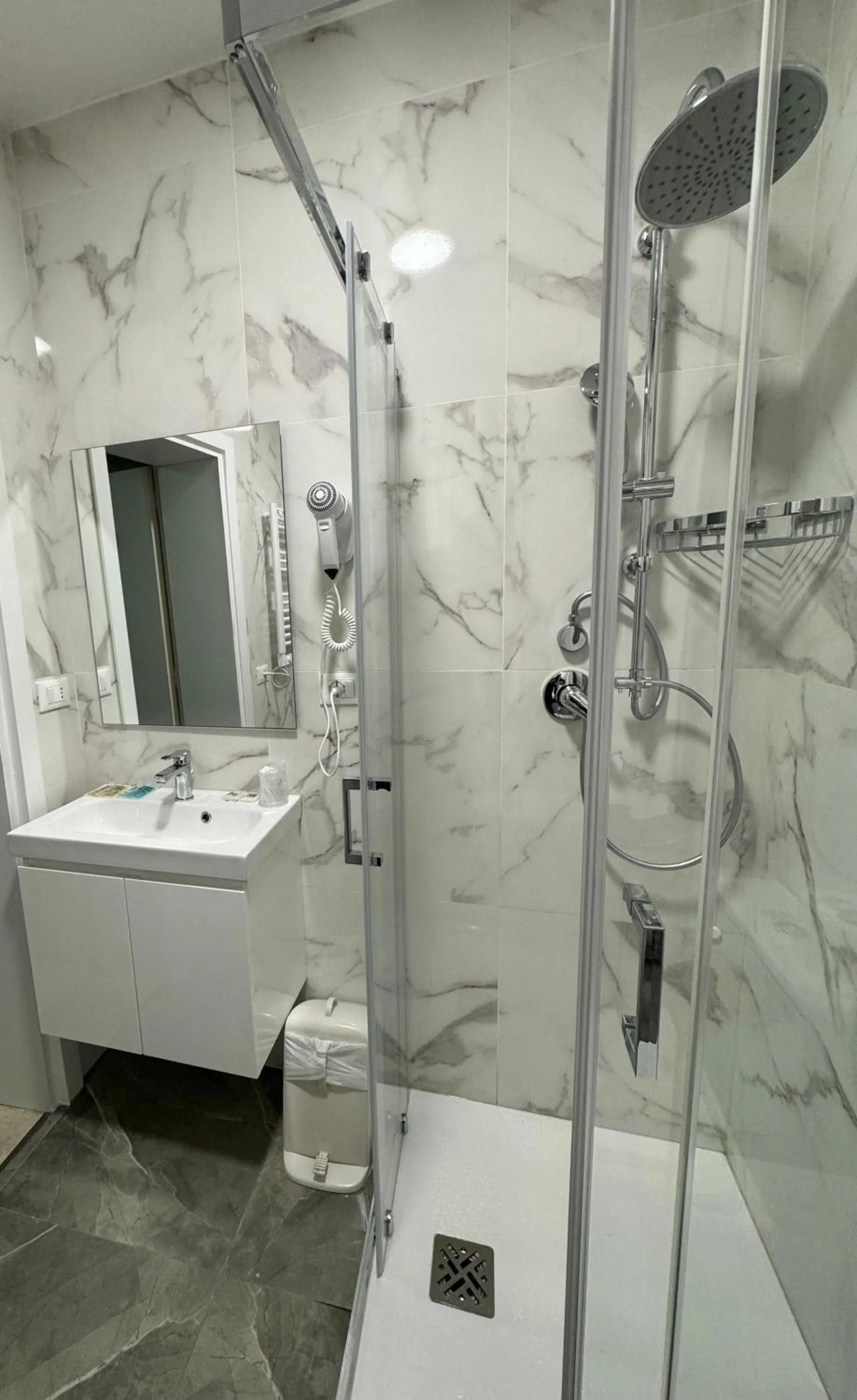 Shower in Hotel San Giorgio