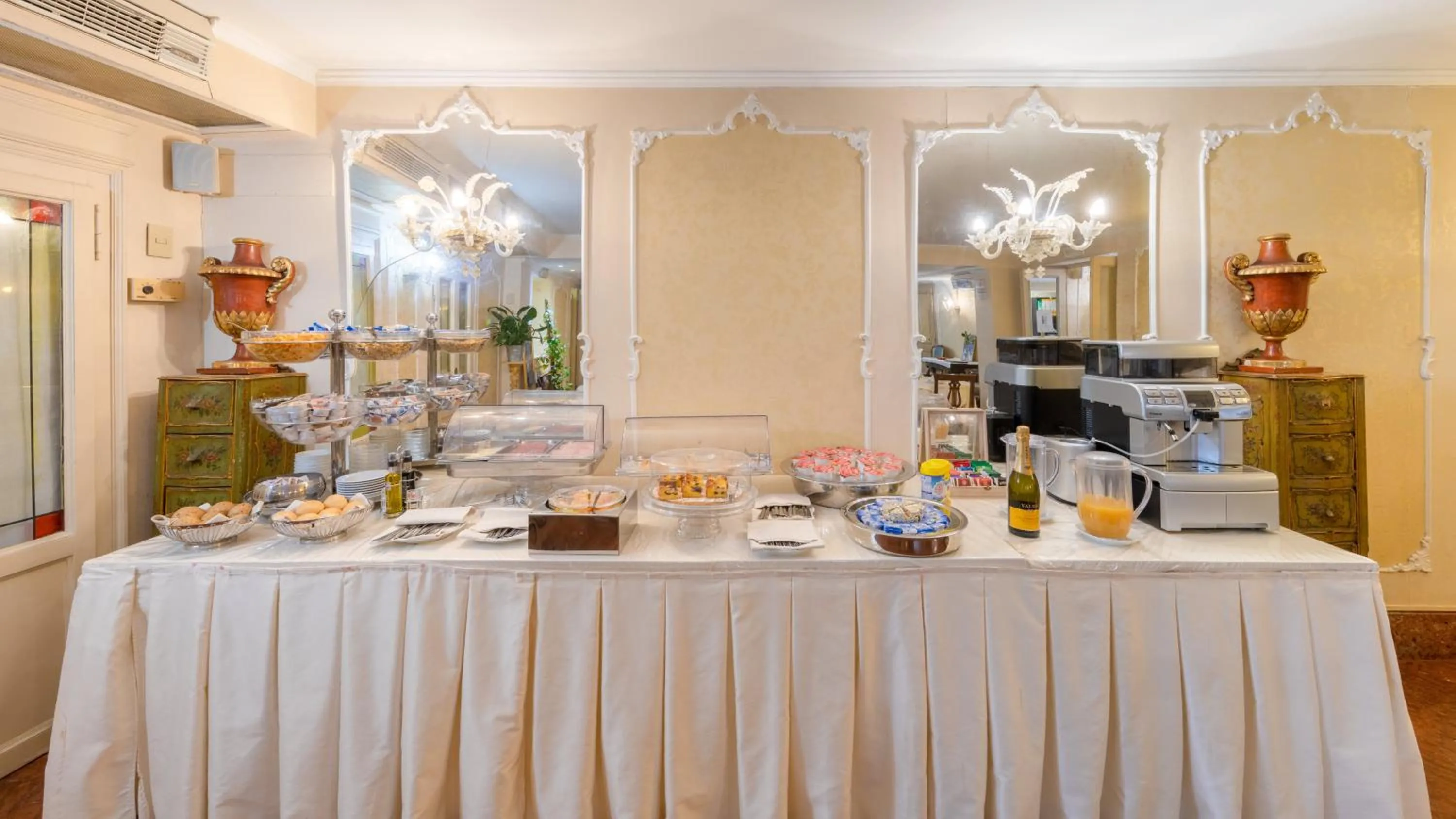 Buffet breakfast in Hotel San Giorgio