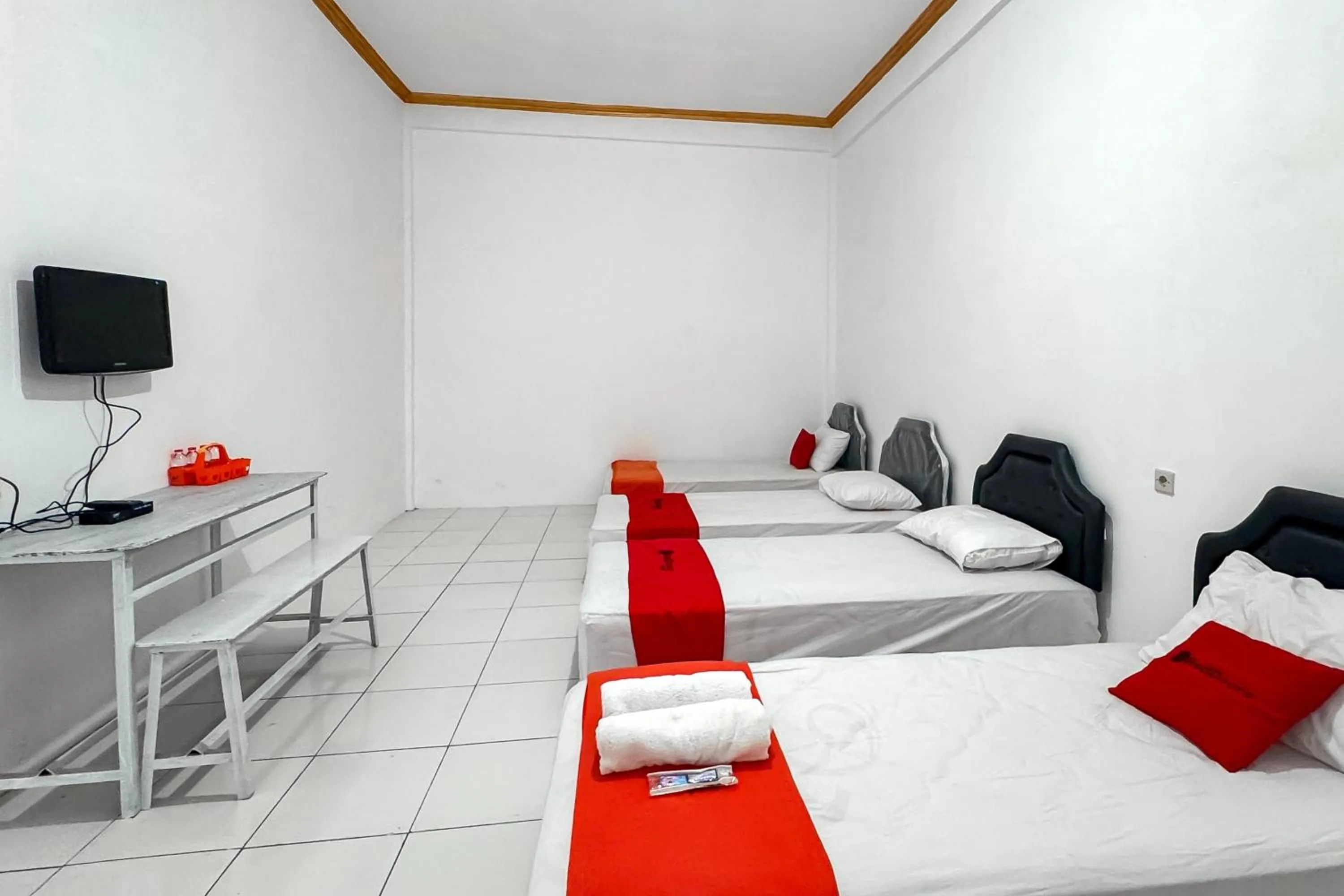 Bedroom, Bed in RedDoorz Syariah at Neu Hostel Cisarua Lembang