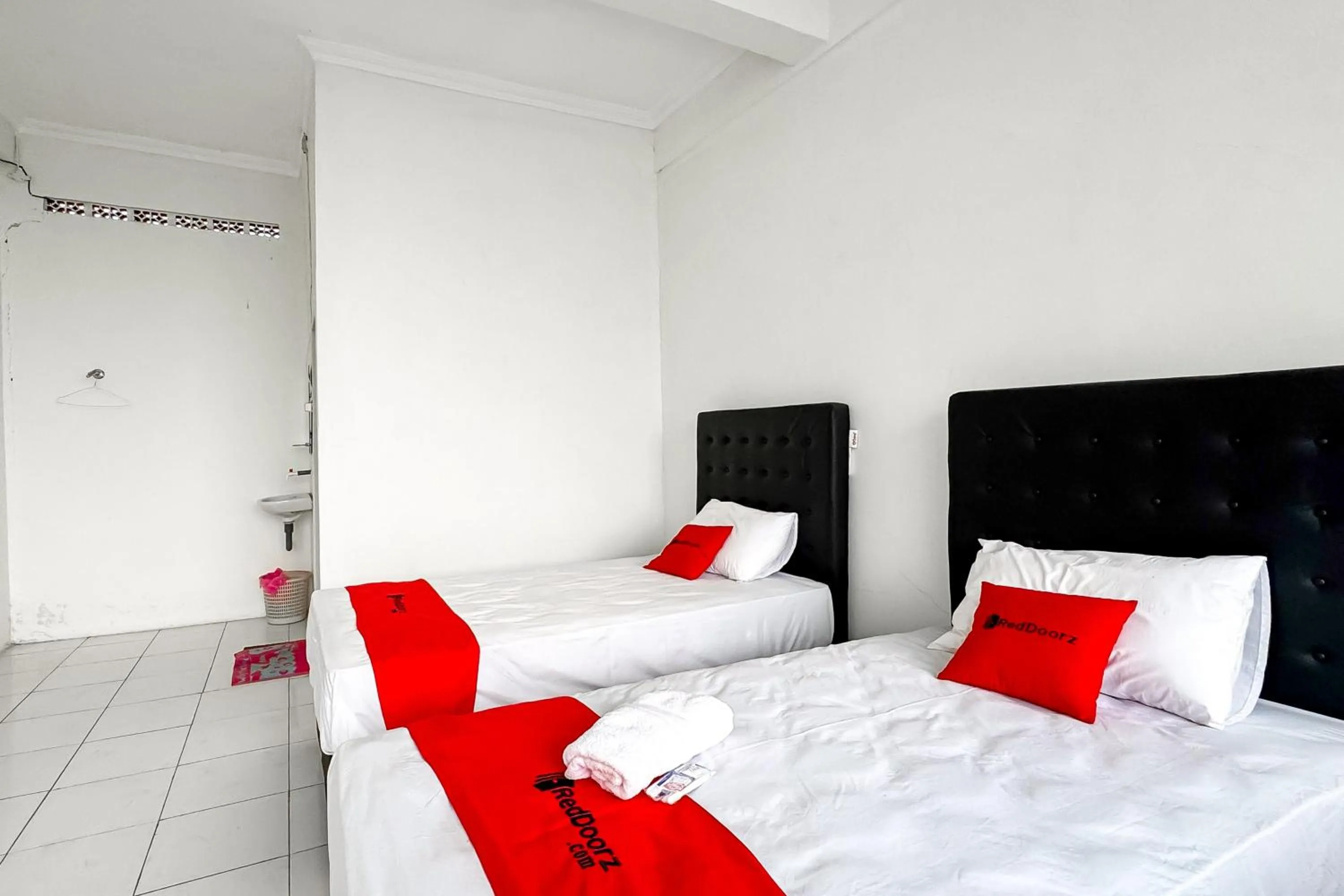 Bedroom, Bed in RedDoorz Syariah at Neu Hostel Cisarua Lembang