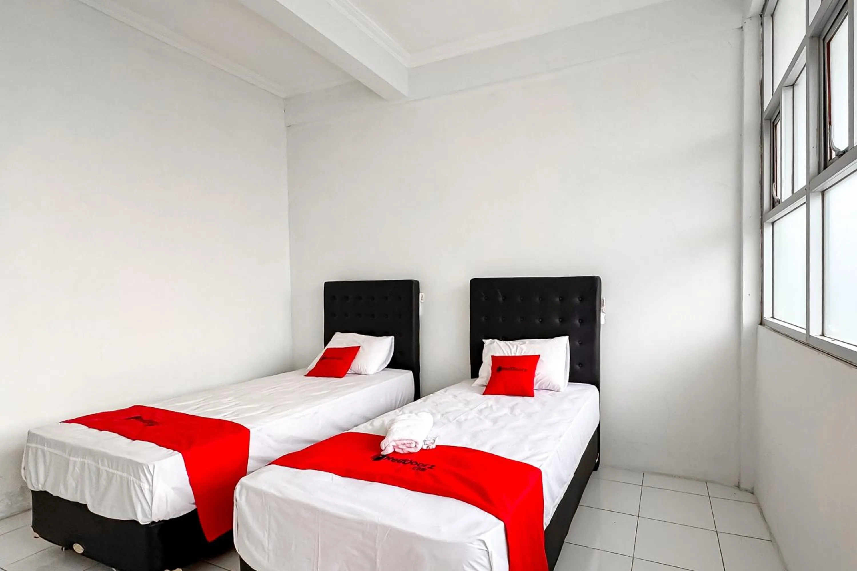 Bedroom, Bed in RedDoorz Syariah at Neu Hostel Cisarua Lembang