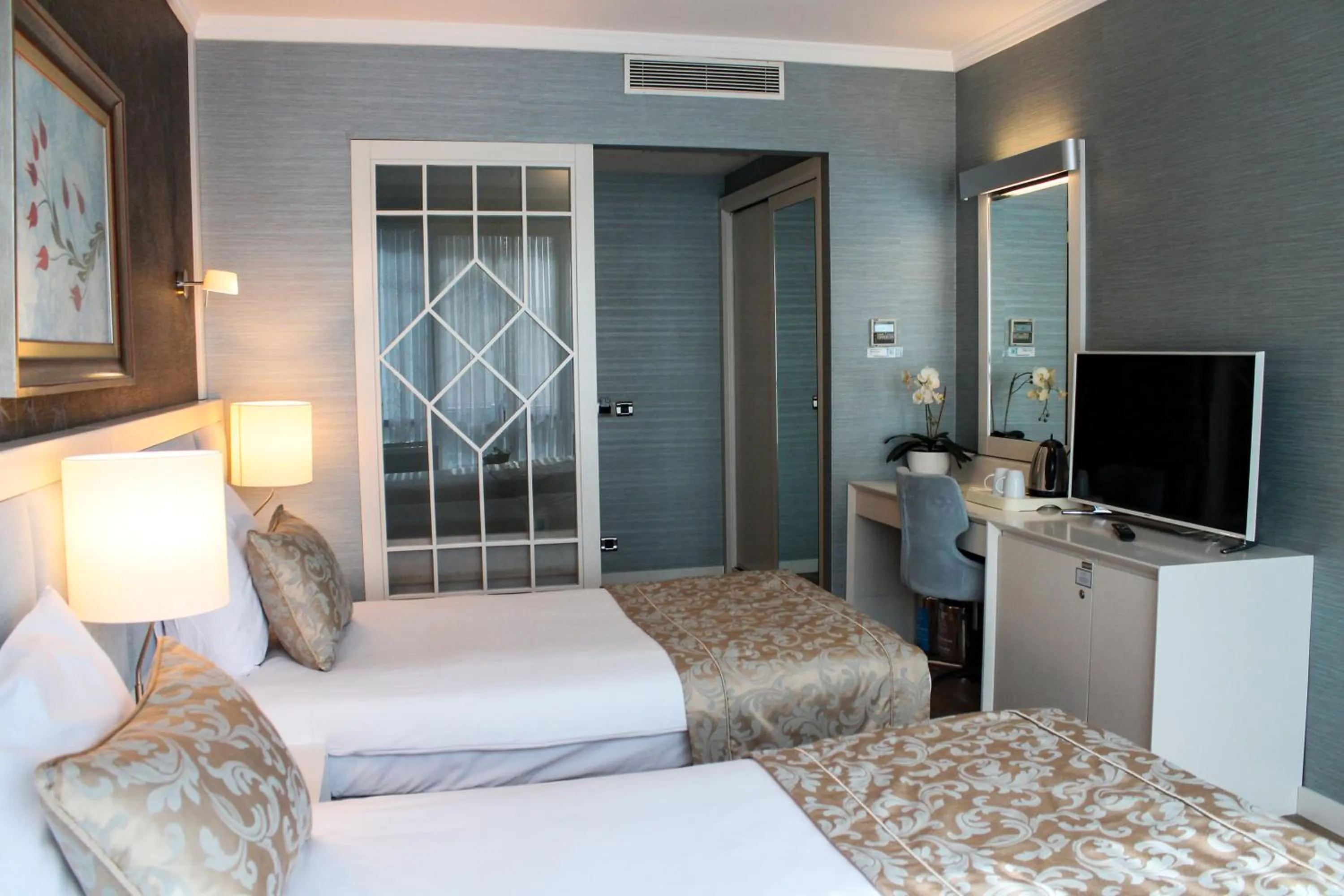 Photo of the whole room, Bed in Byotell Istanbul