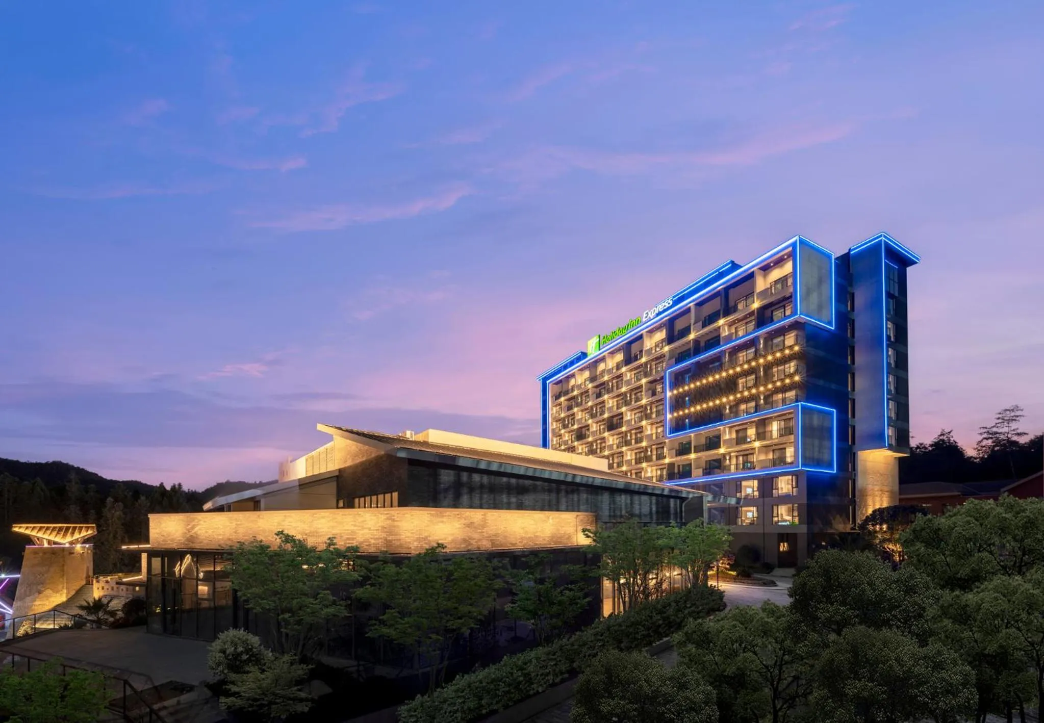 Property building in Holiday Inn Express Tengchong Hot-Spring by IHG