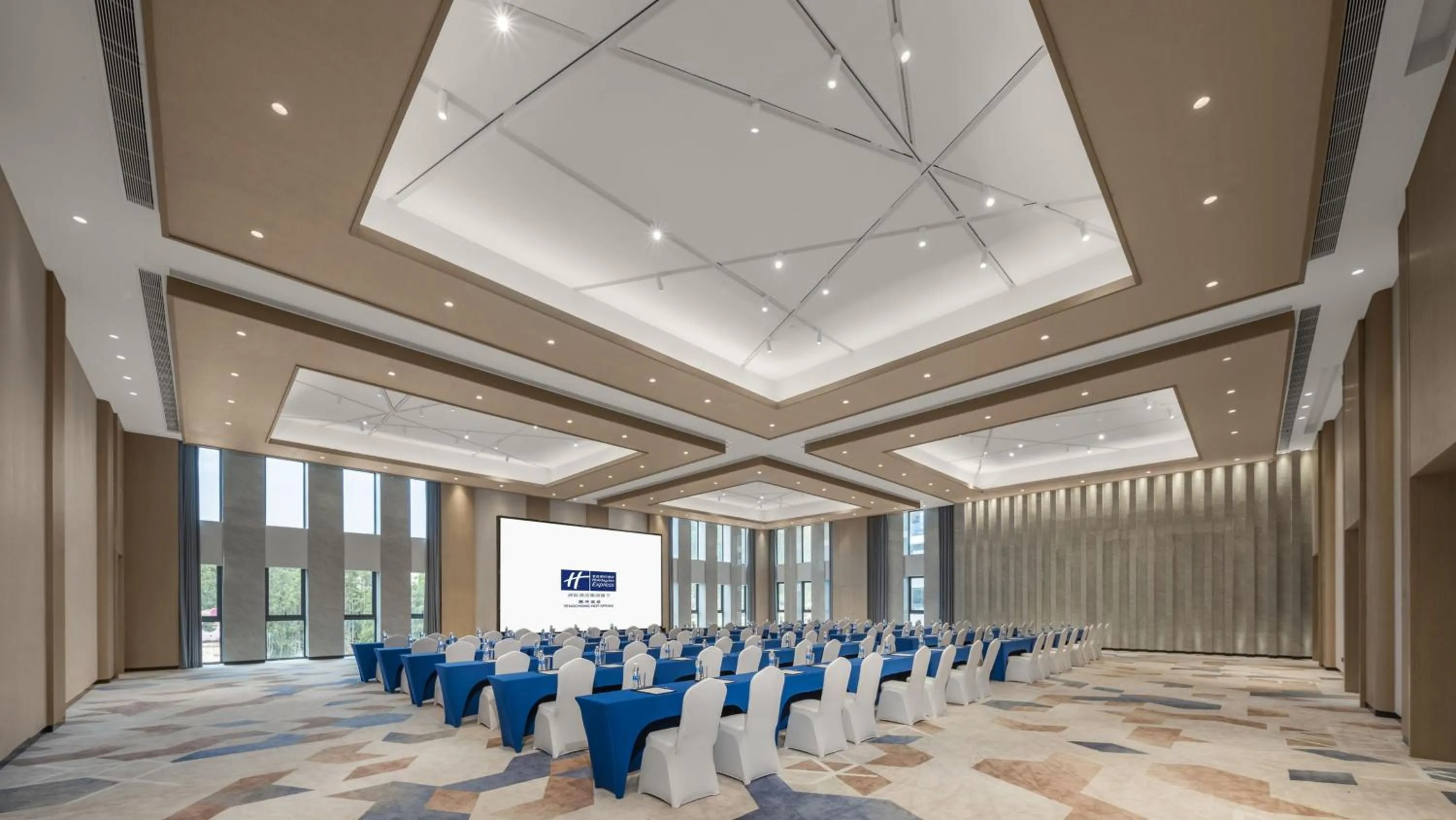 Banquet/Function facilities in Holiday Inn Express Tengchong Hot-Spring by IHG