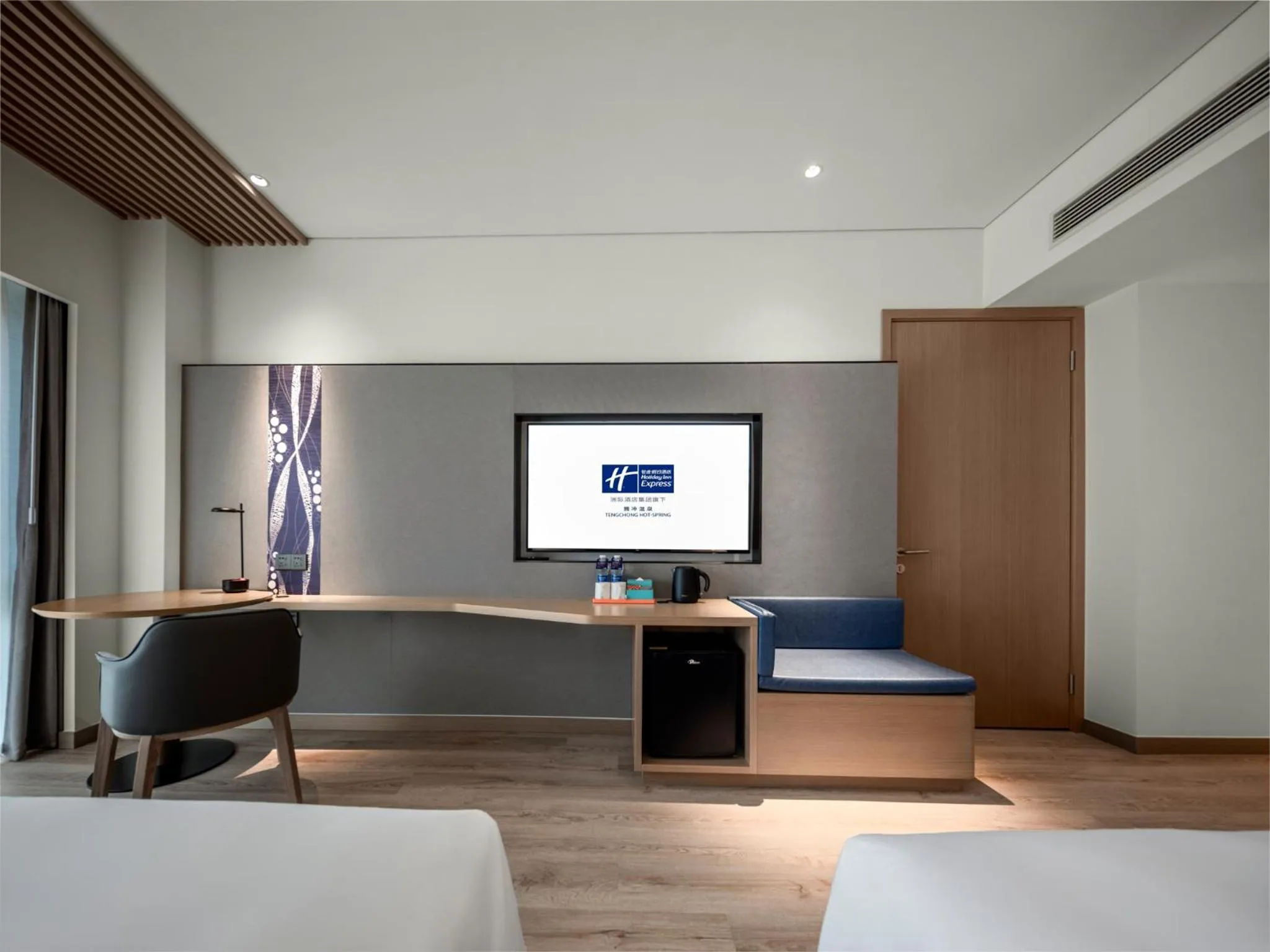 Photo of the whole room, Bed in Holiday Inn Express Tengchong Hot-Spring by IHG