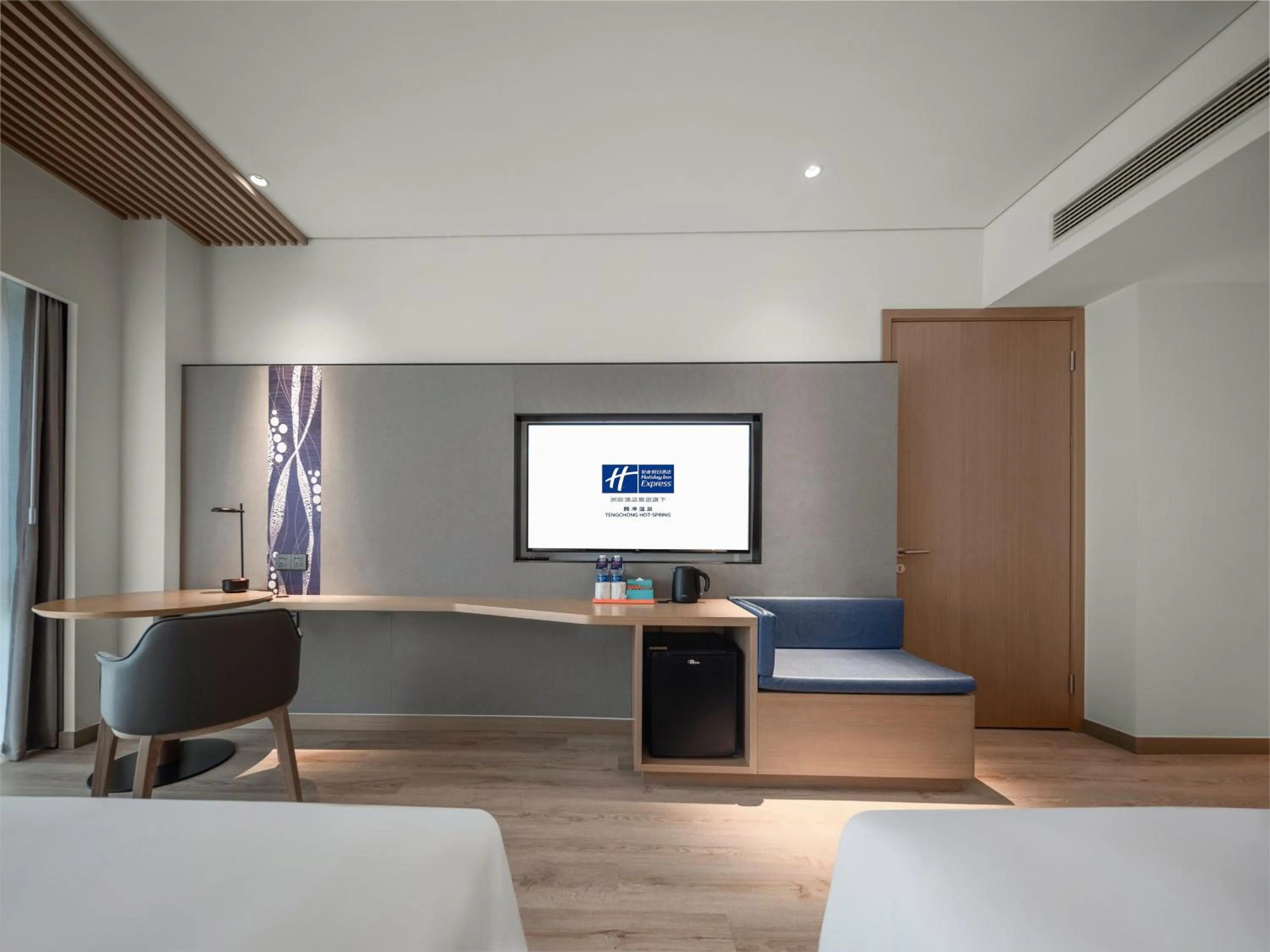 Photo of the whole room, Bed in Holiday Inn Express Tengchong Hot-Spring by IHG